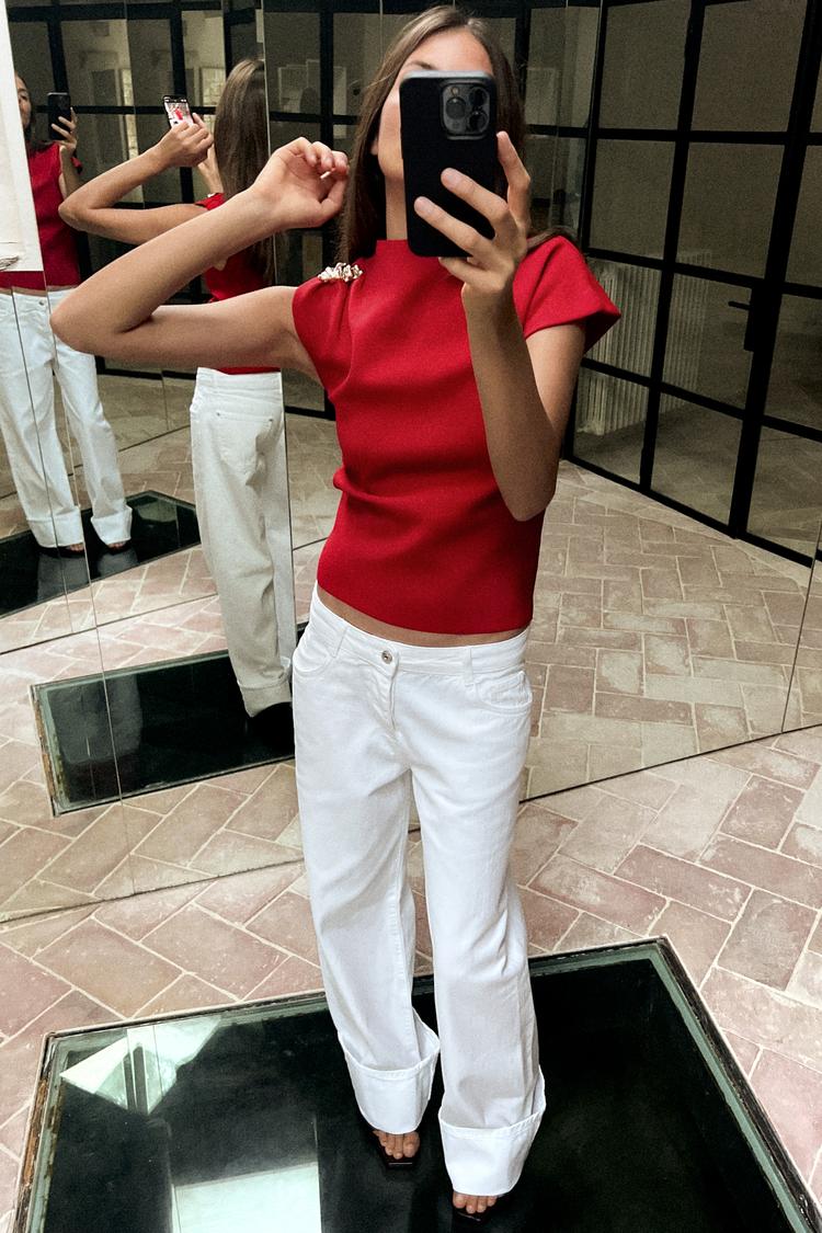 GOLD APPLIQUÉ PLAIN KNIT TOP