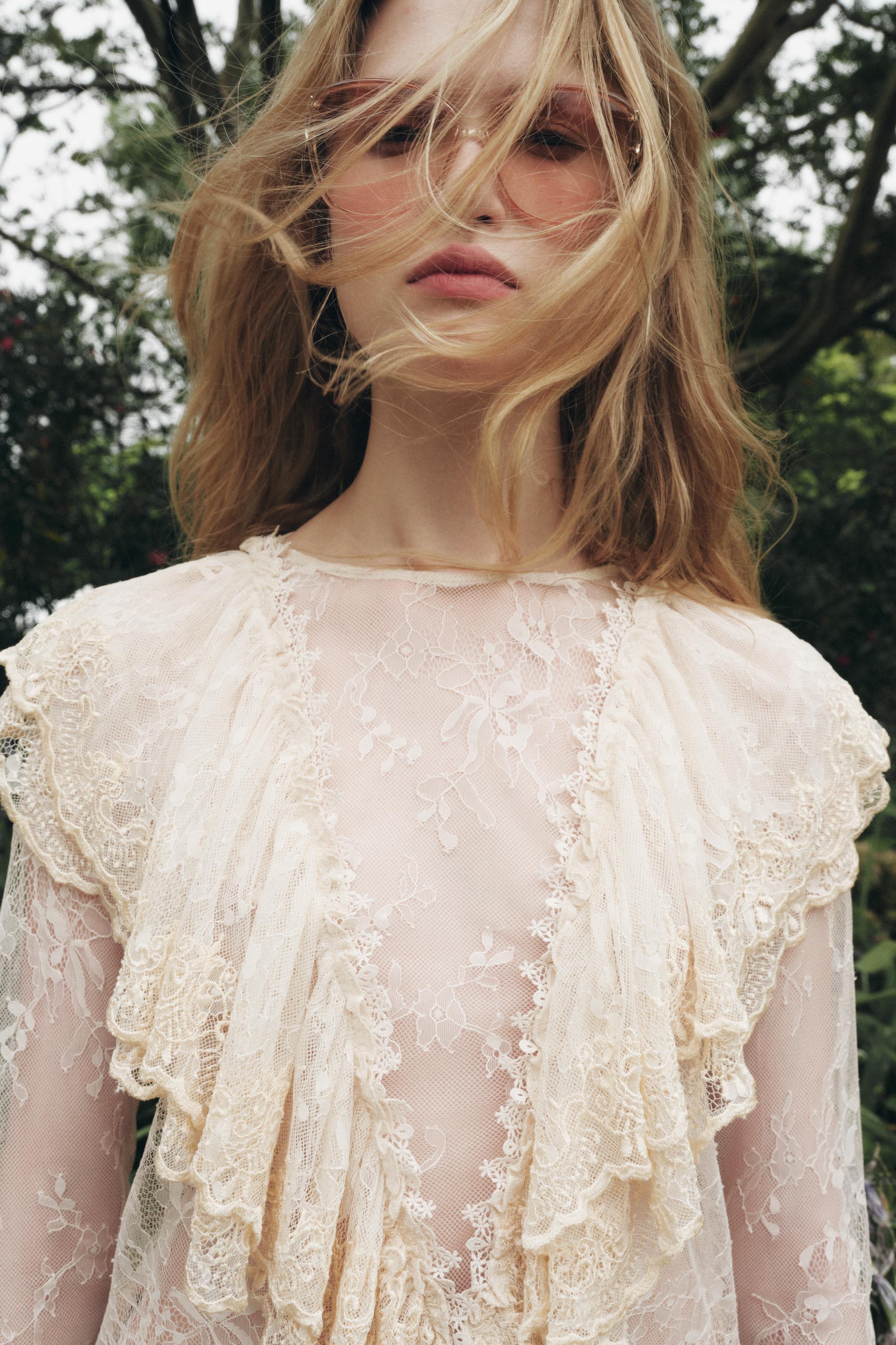 Zara RUFFLED LACE BLOUSE ZW COLLECTION | Bayshore Shopping