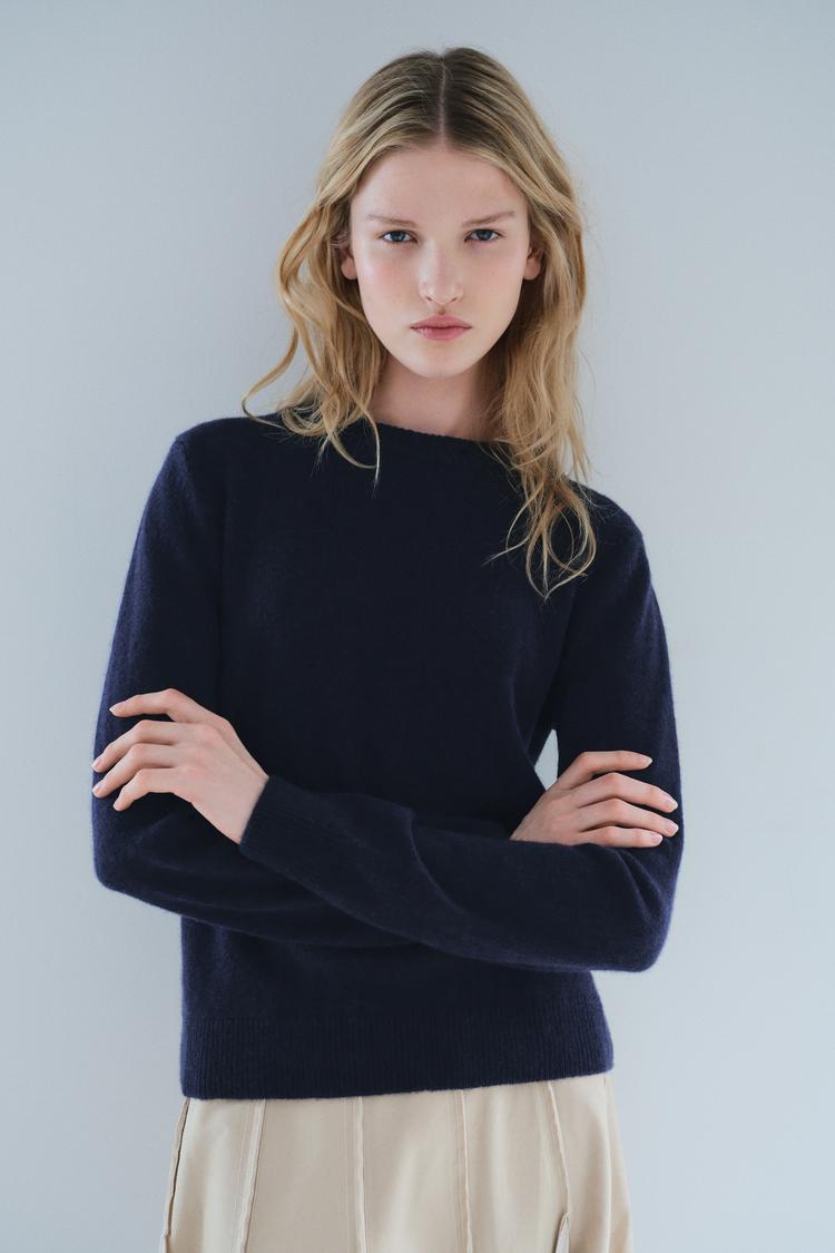 CASHMERE AND WOOL BLEND BASIC SWEATER