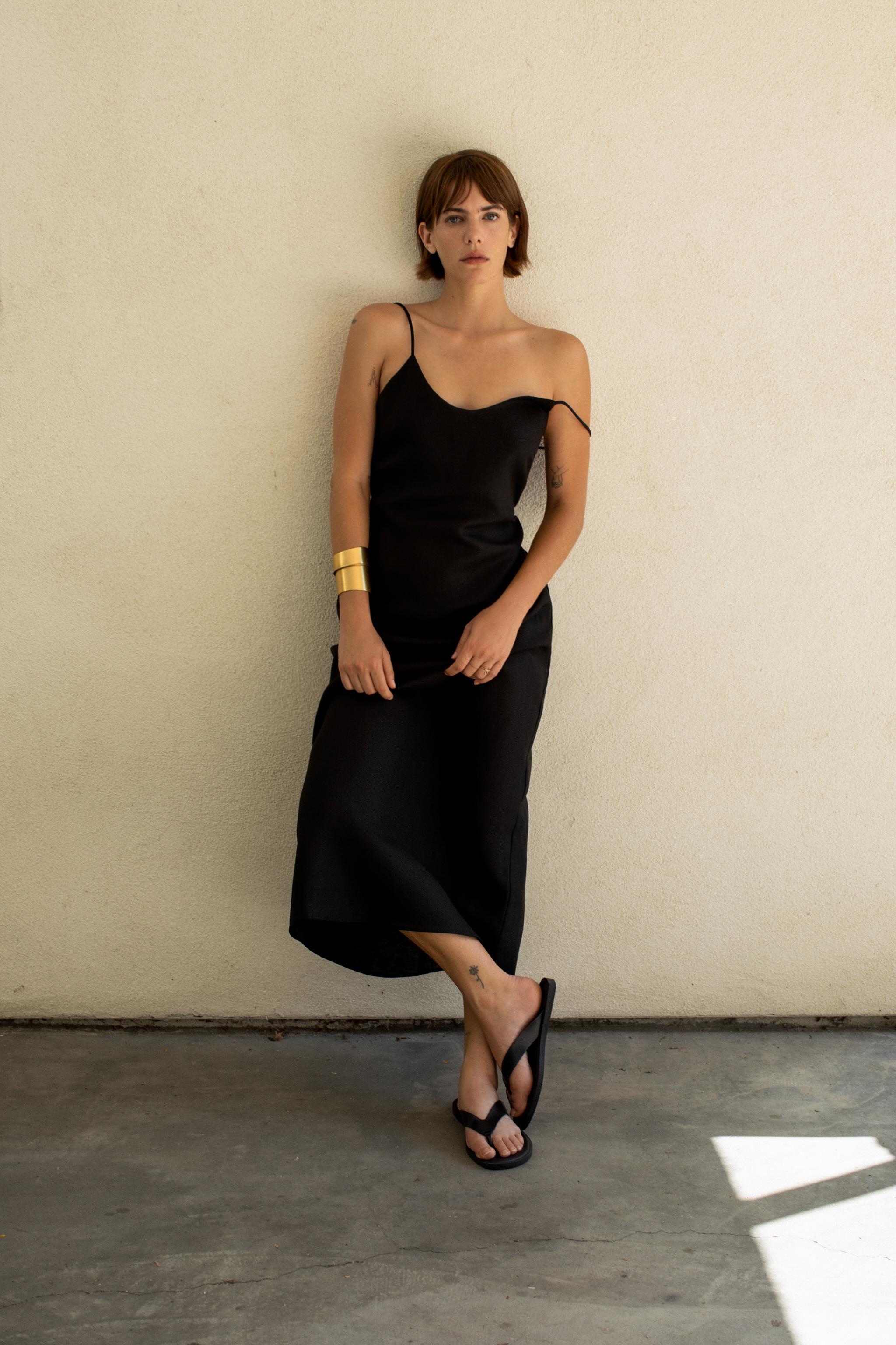 Compare LINEN MIDI DRESS ZW COLLECTION | Mall of America Compare LINEN MIDI DRESS ZW COLLECTION | Mall of America