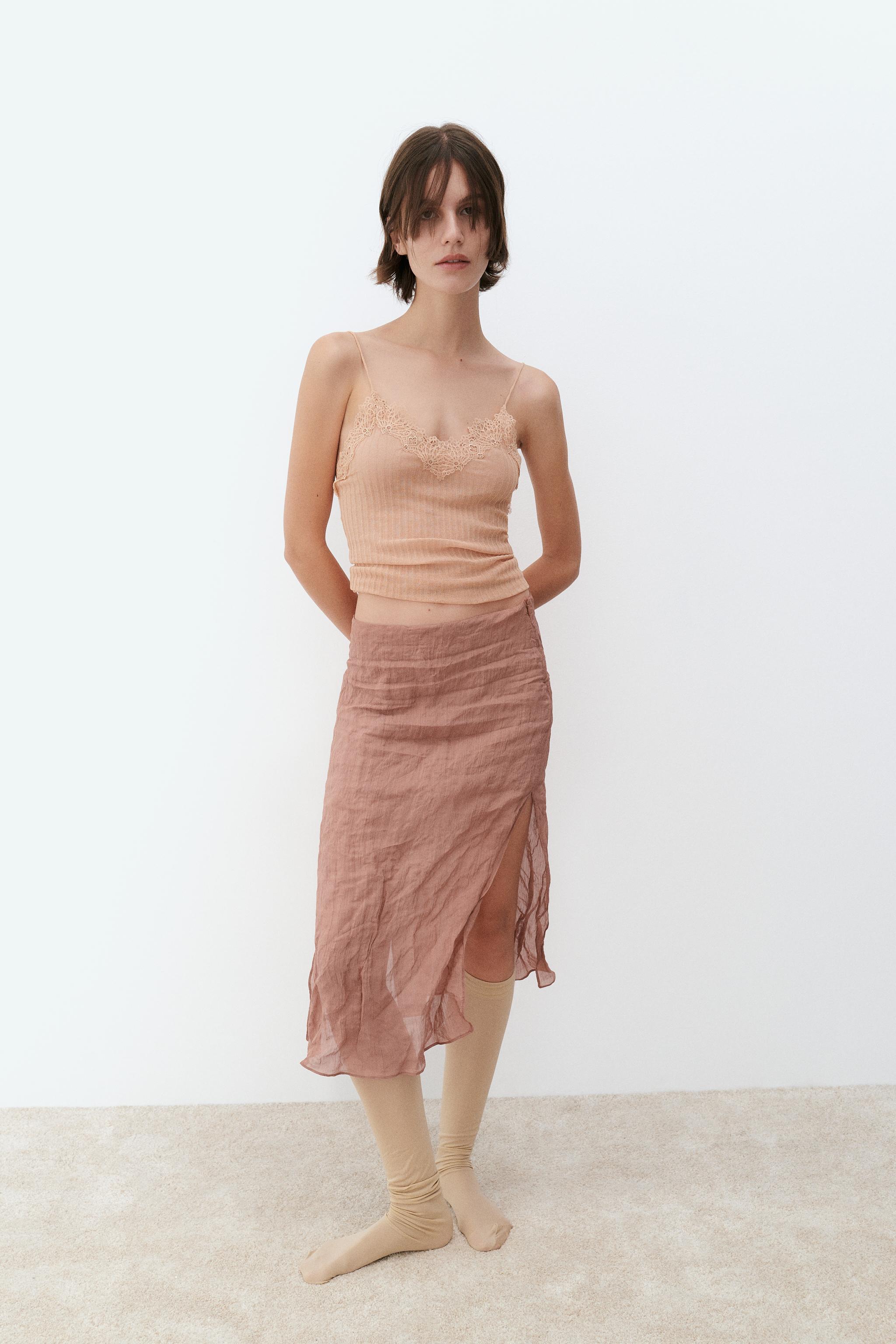 TEXTURED SKIRT WITH METALLIC THREAD AND VENTS