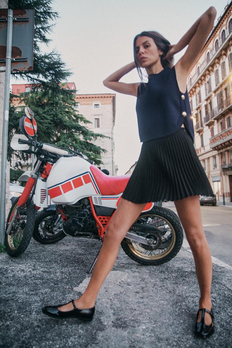 KNIT TOP WITH SIDE BUTTONS