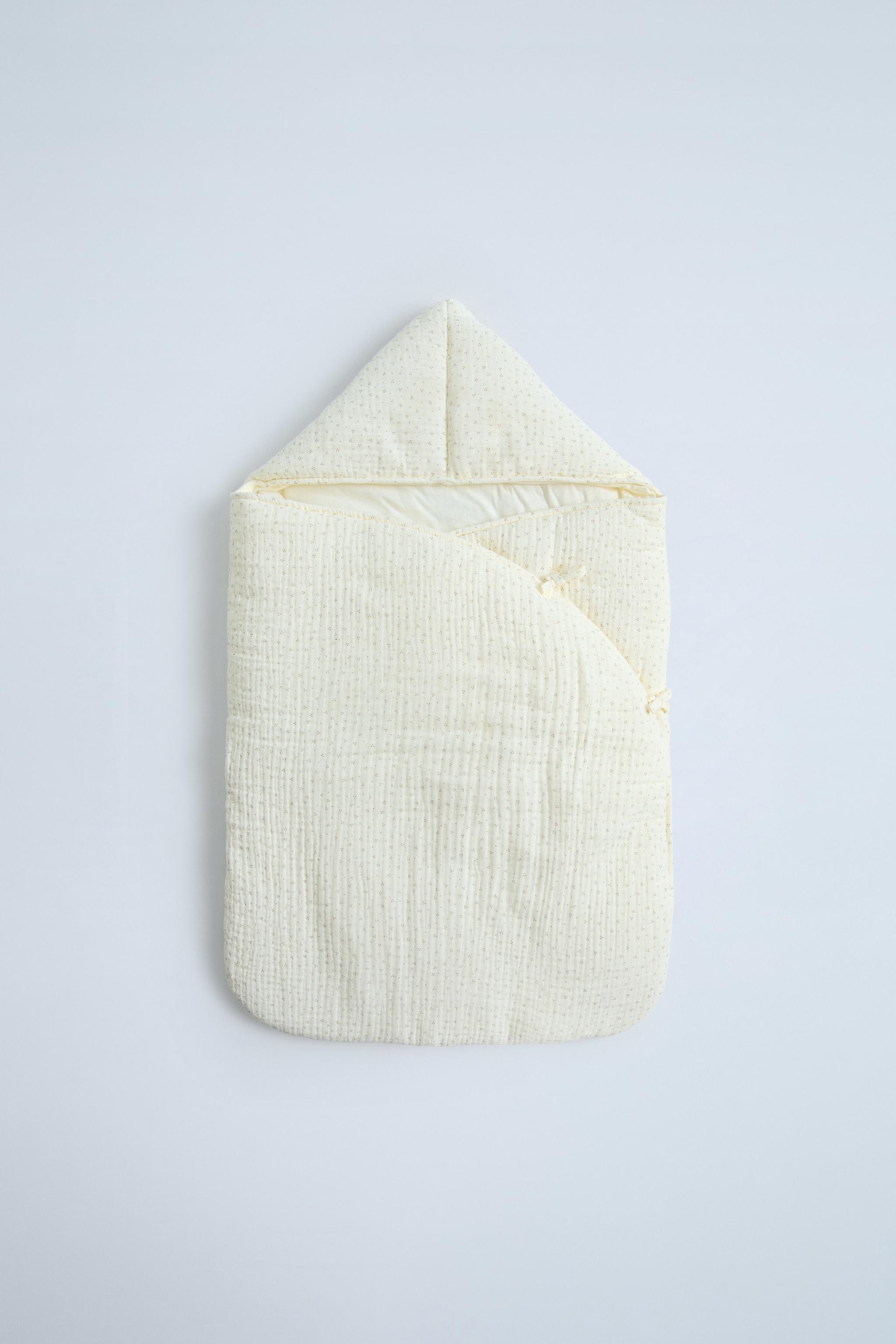 TEXTURED QUILTED HOODED SWADDLE