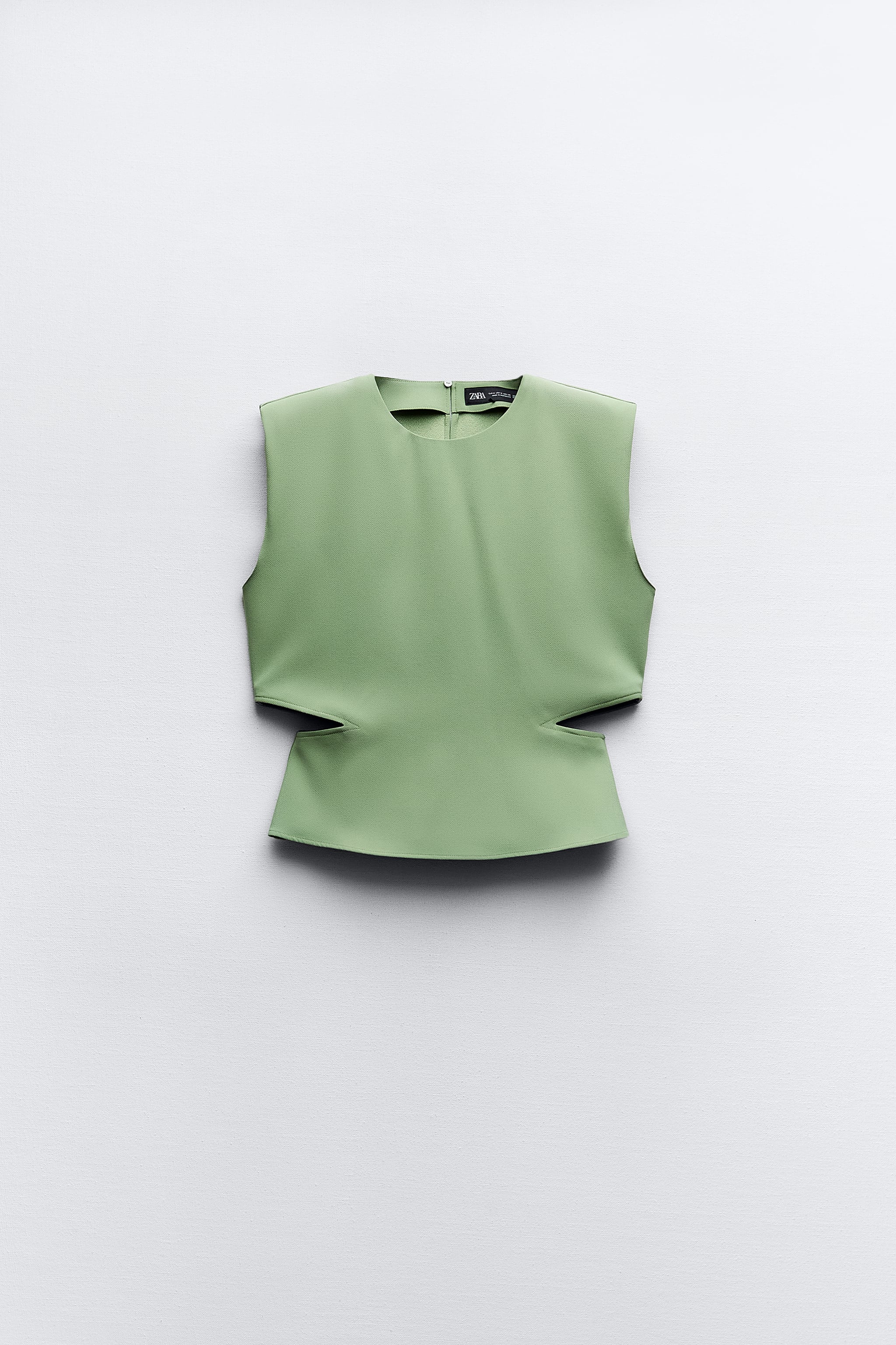 CUT OUT CREPE TOP