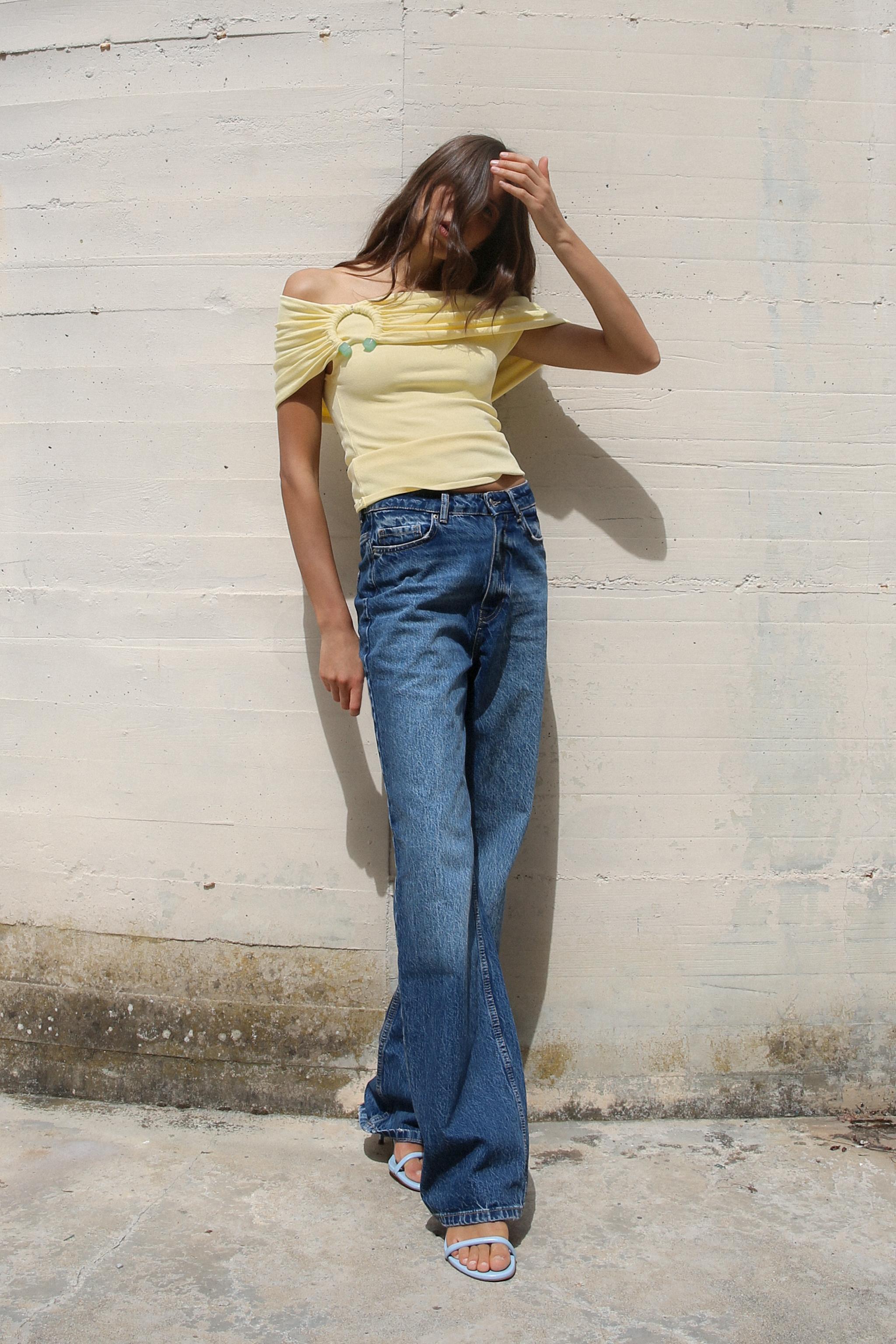 OFF-THE-SHOULDER BASIC KNIT TOP