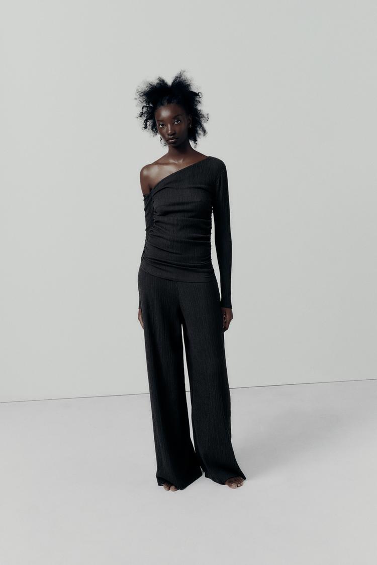 TEXTURED ASYMMETRIC TOP