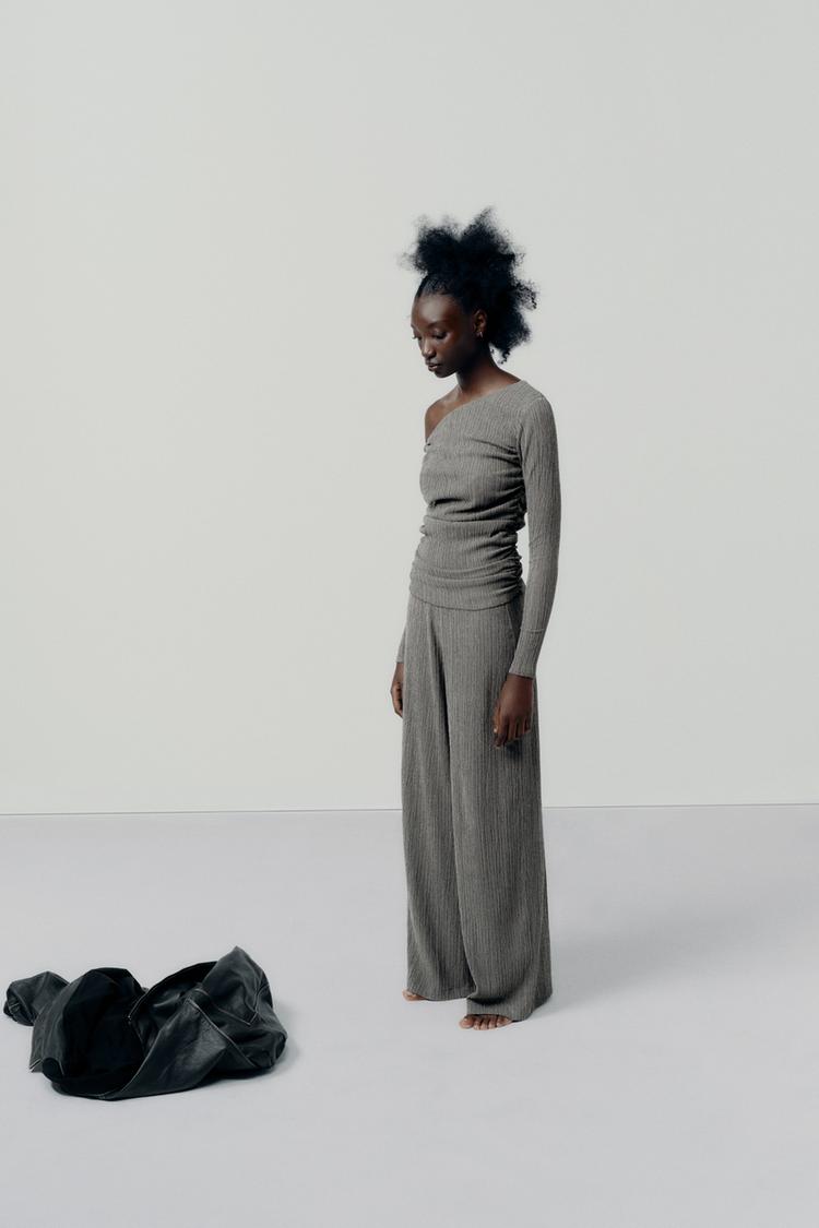 TEXTURED FLOWY WIDE LEG PANTS