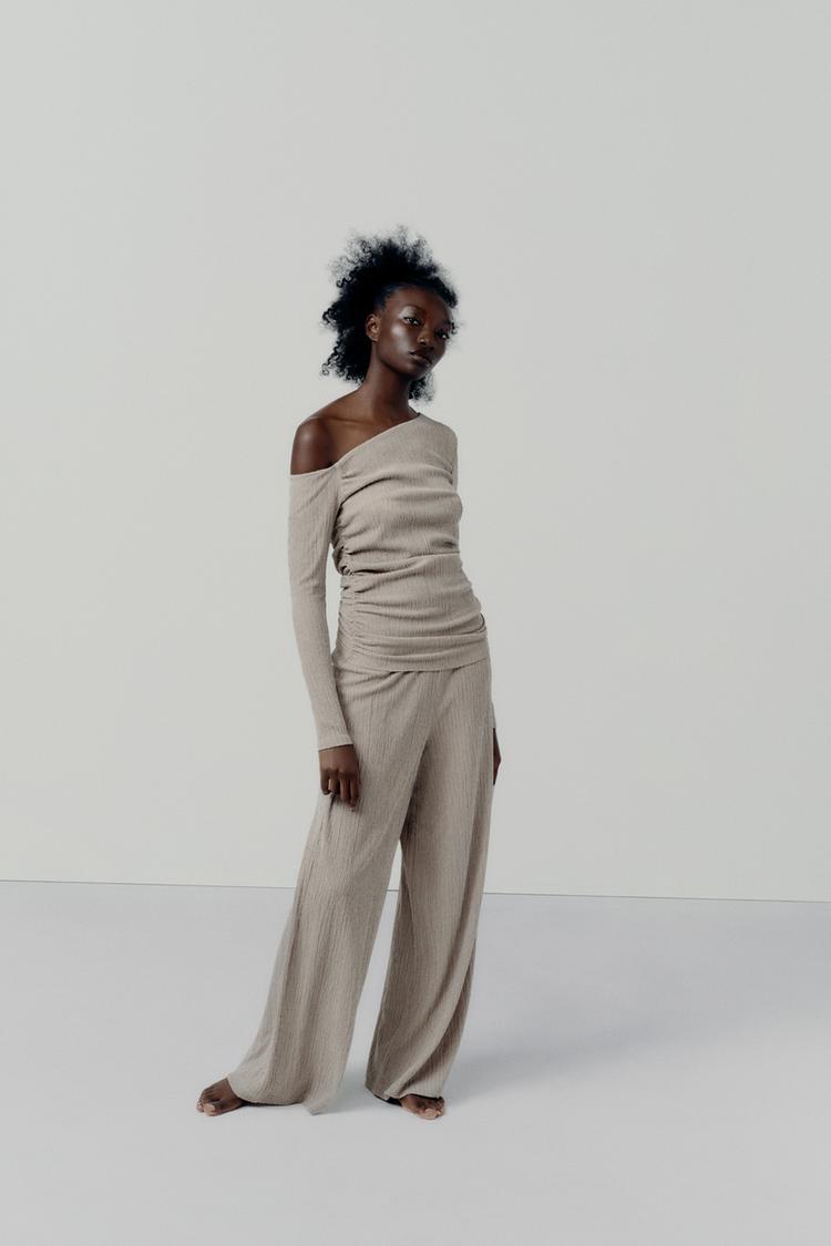 TEXTURED FLOWY WIDE LEG PANTS