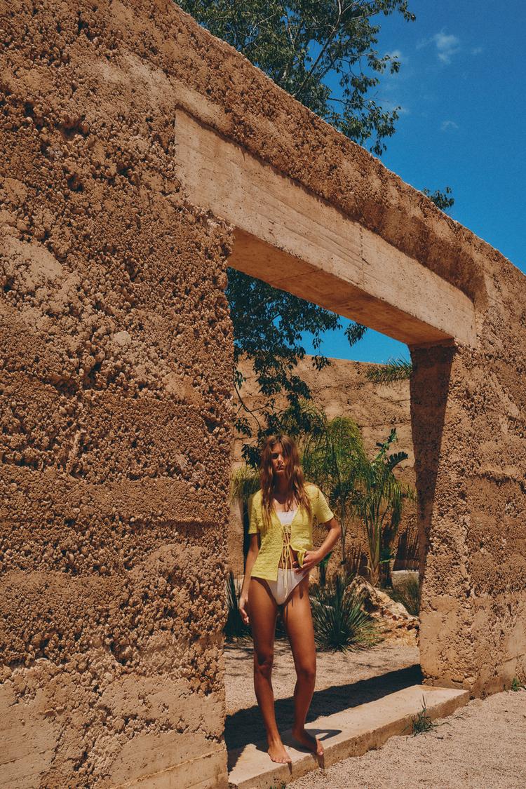 BOW TRIM TEXTURED TOP