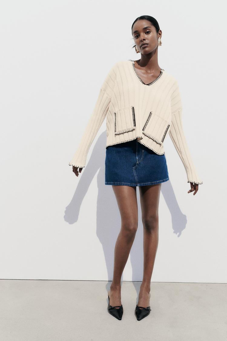 KNIT SWEATER WITH CONTRASTING TOPSTITCHING