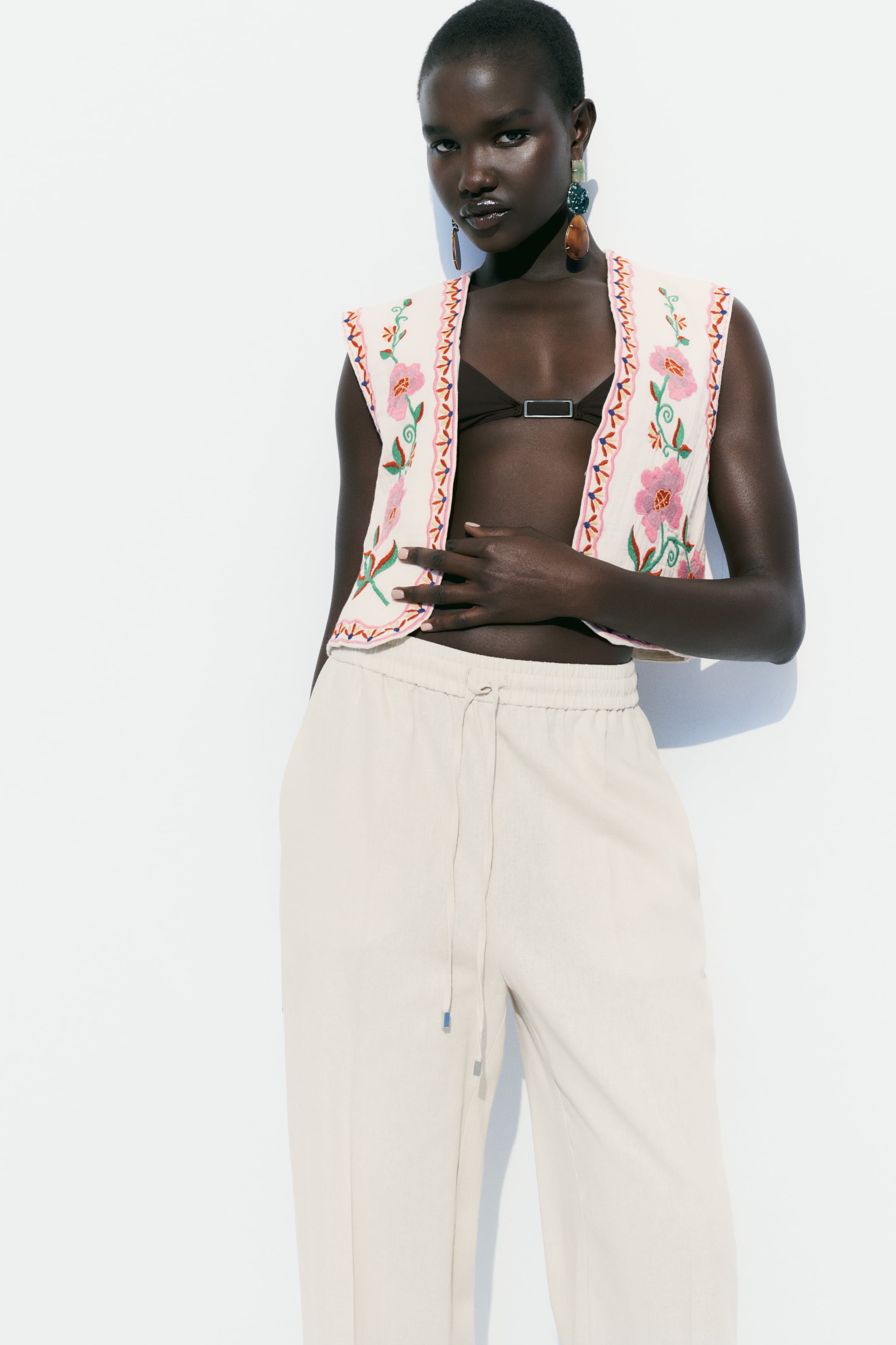 EMBROIDERED CROPPED VEST