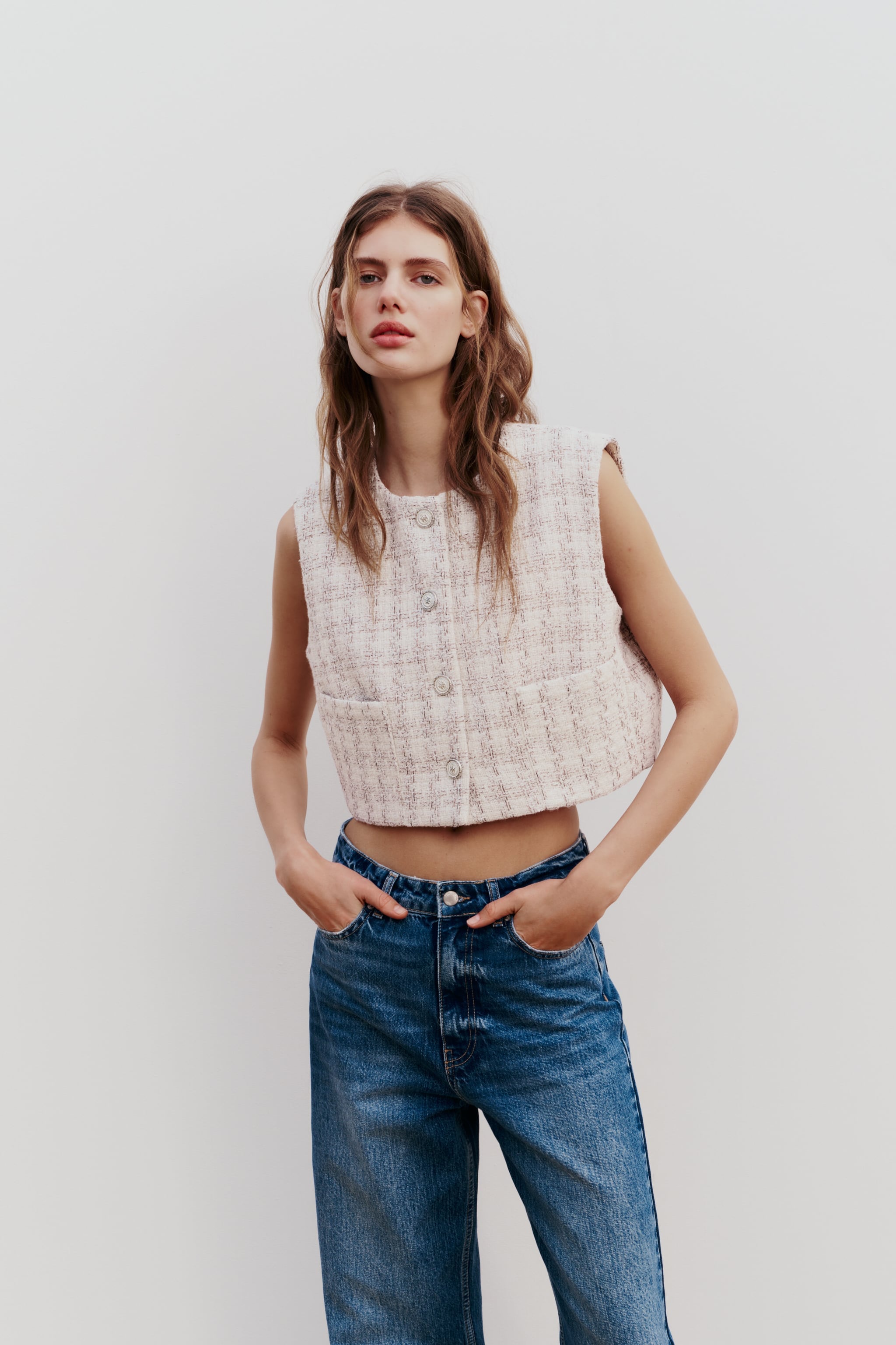 TEXTURED CROPPED VEST
