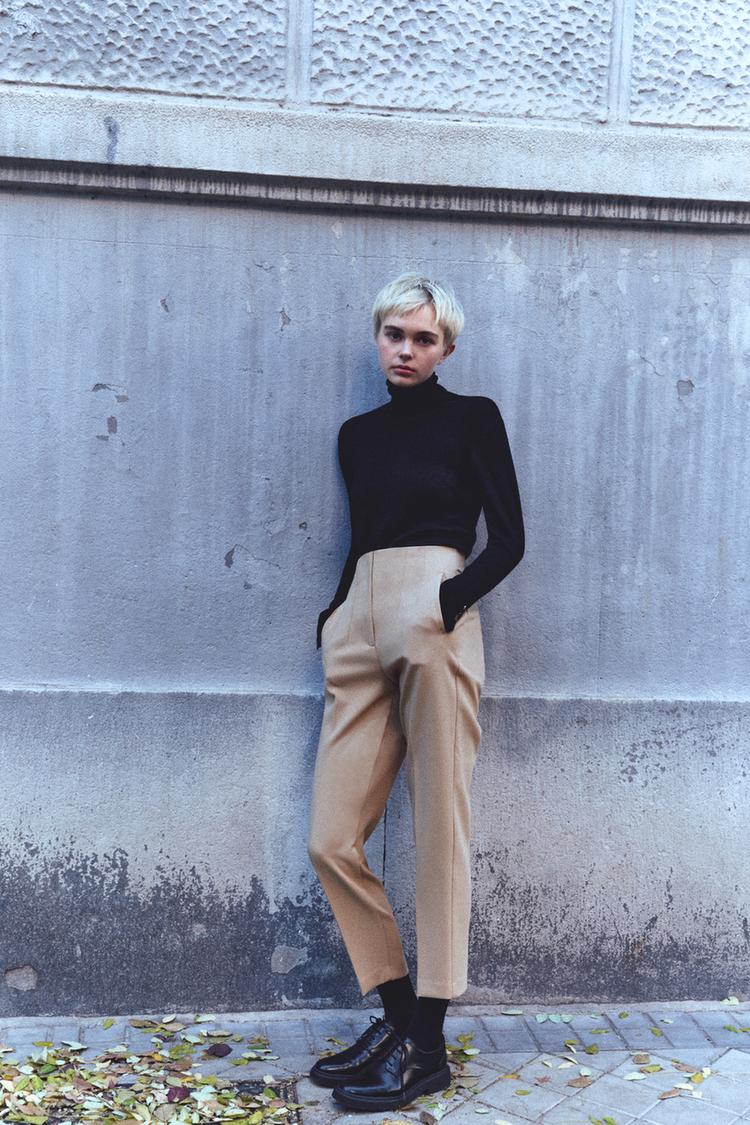 PANTS WITH A HIGH WAIST