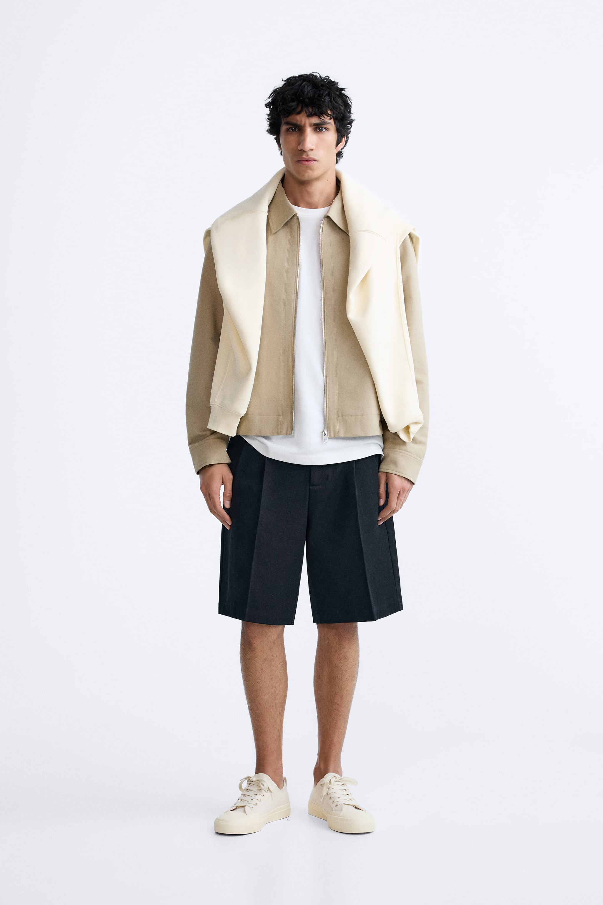 TEXTURED PLEATED SHORTS