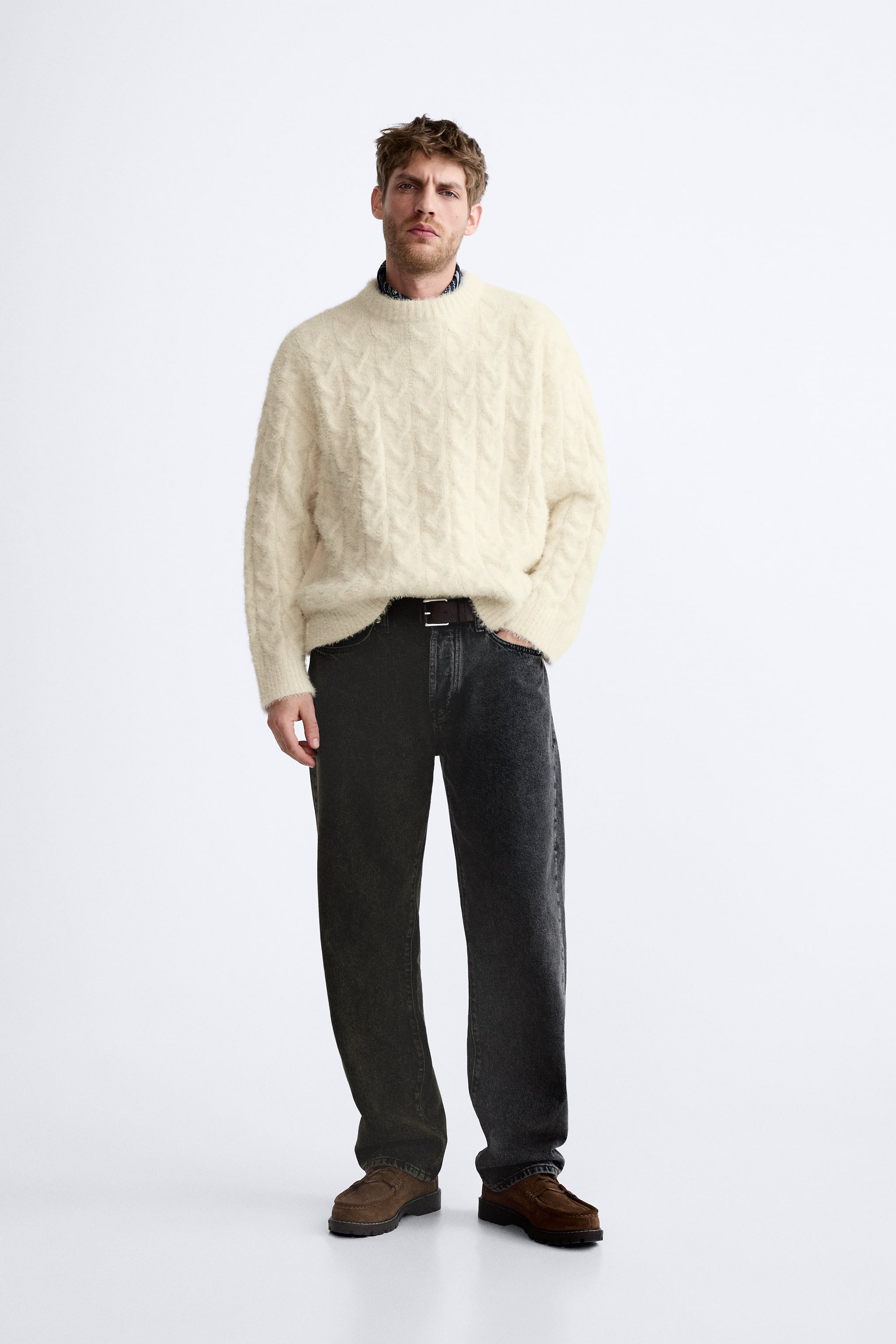 TEXTURED CABLE KNIT SWEATER