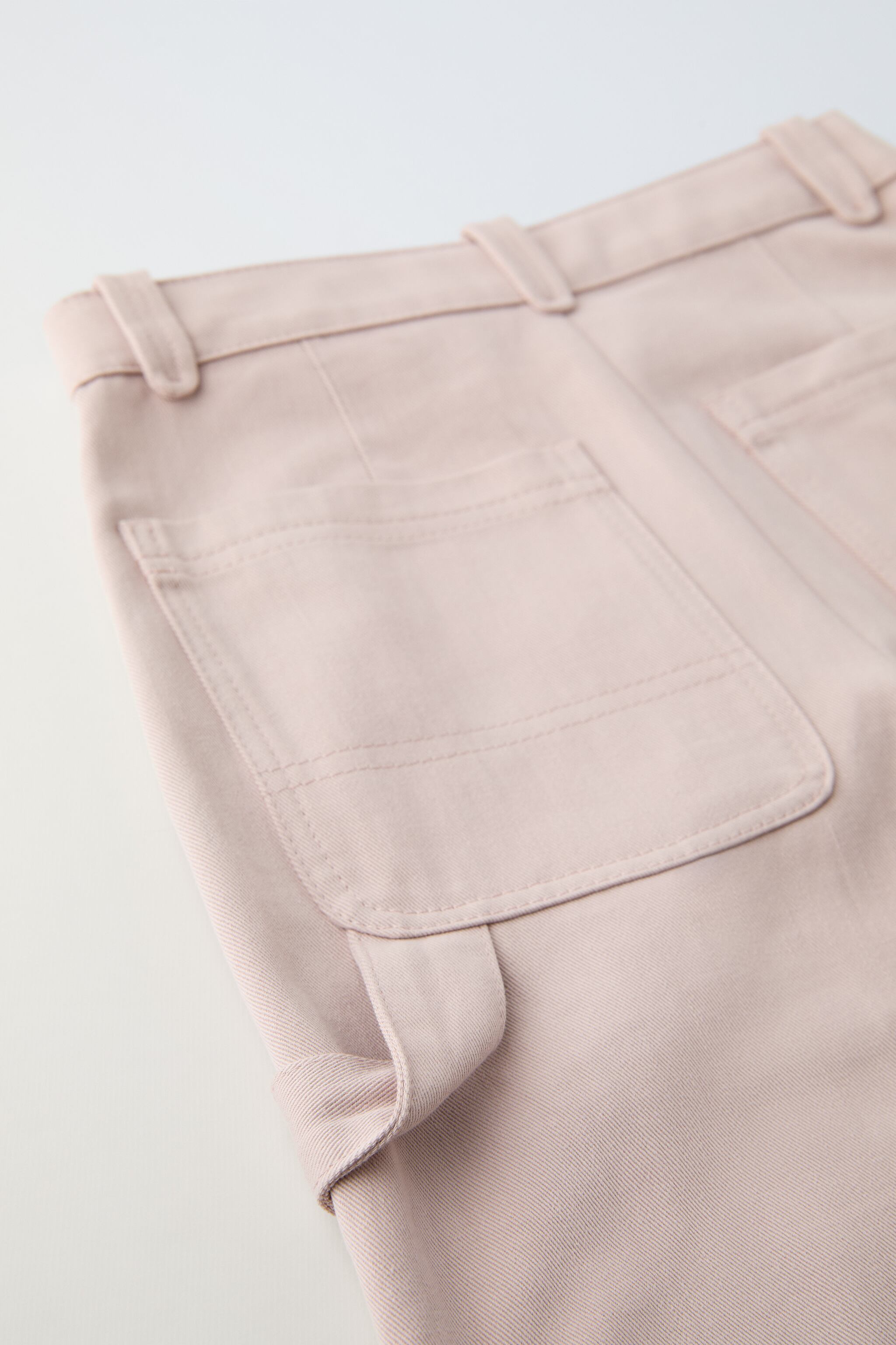 PANTS WITH POCKETS