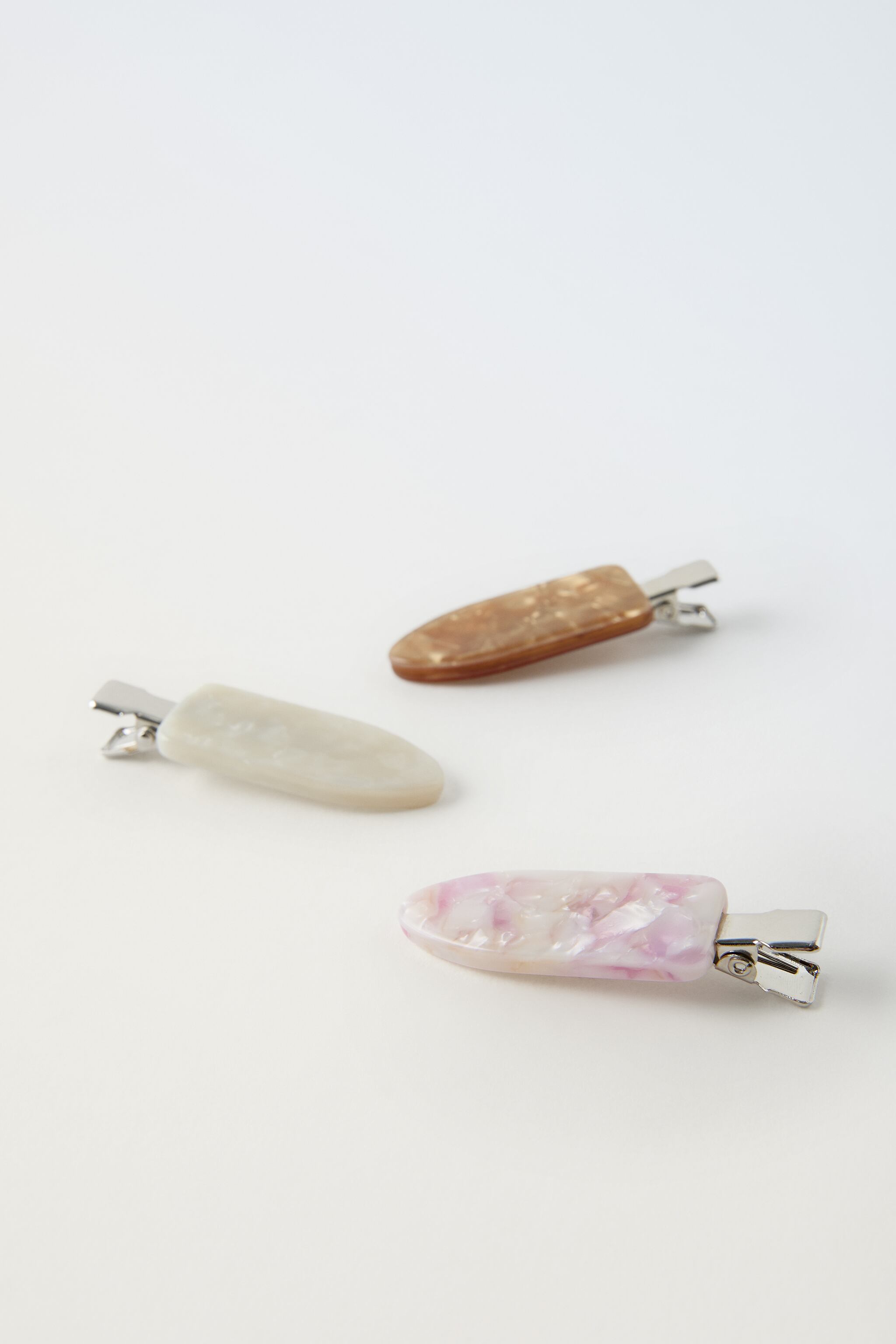 THREE-PACK OF PEARLY CLIPS