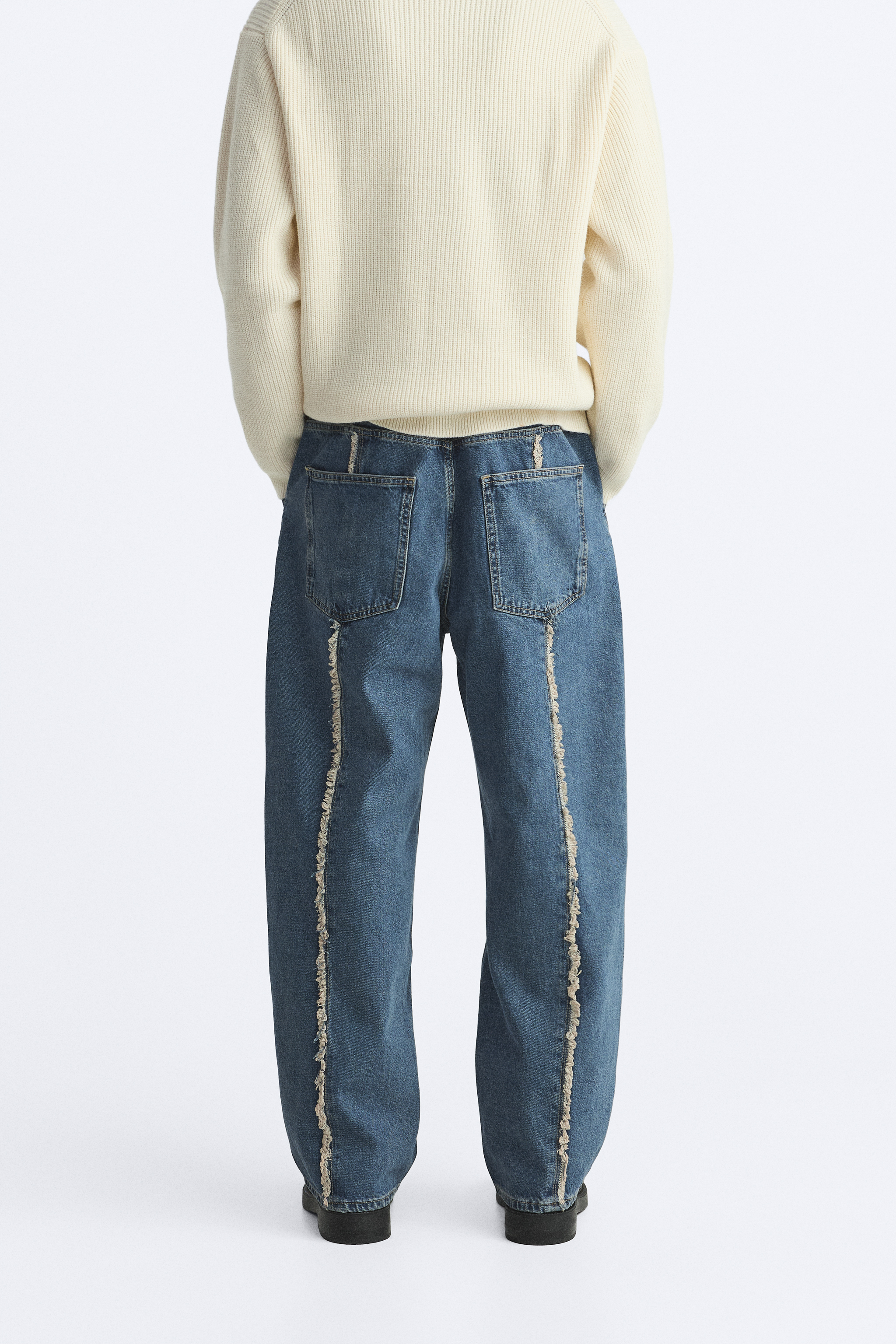 FRAYED BAGGY JEANS