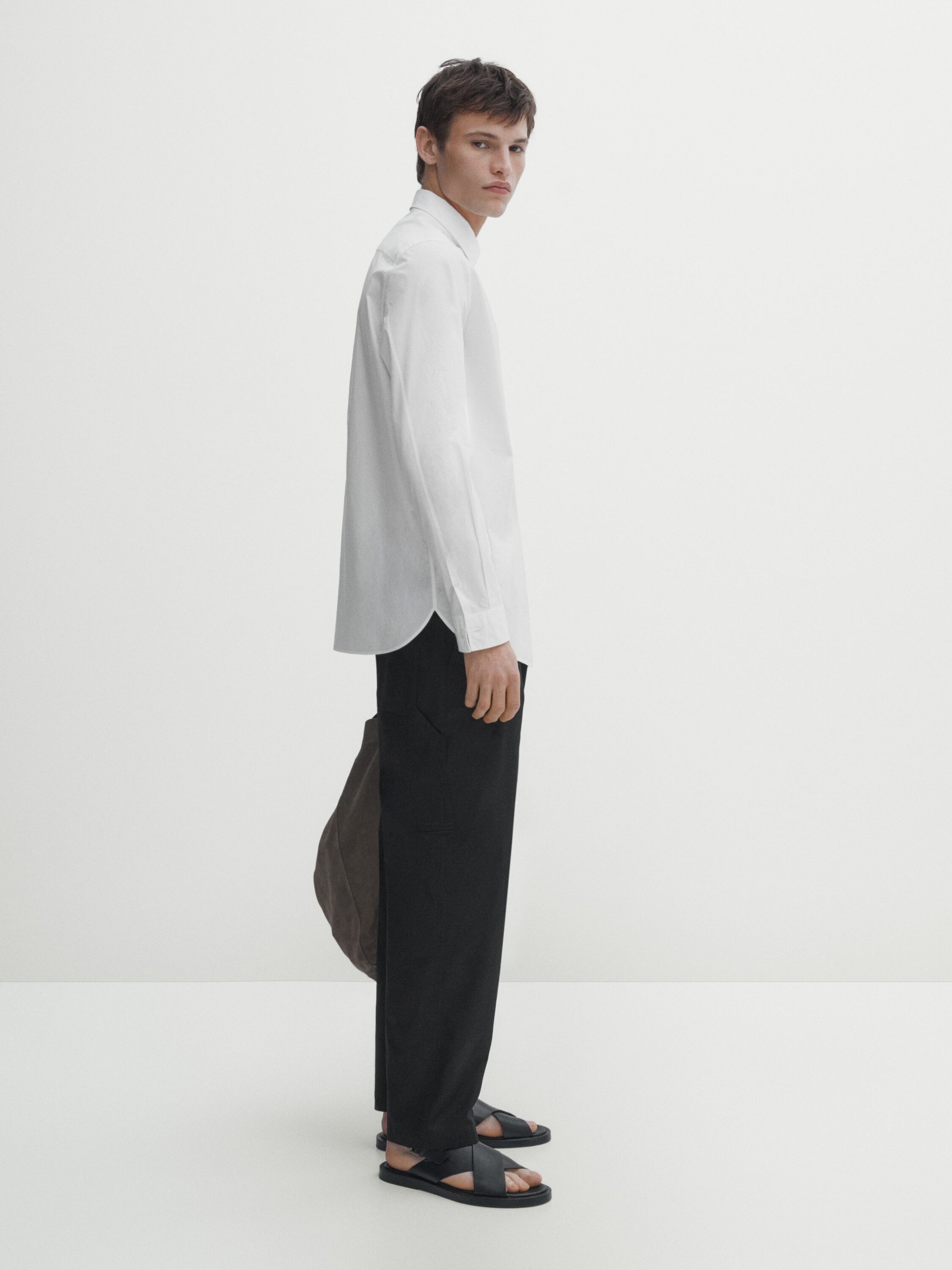 Relaxed fit trousers with pocket detail