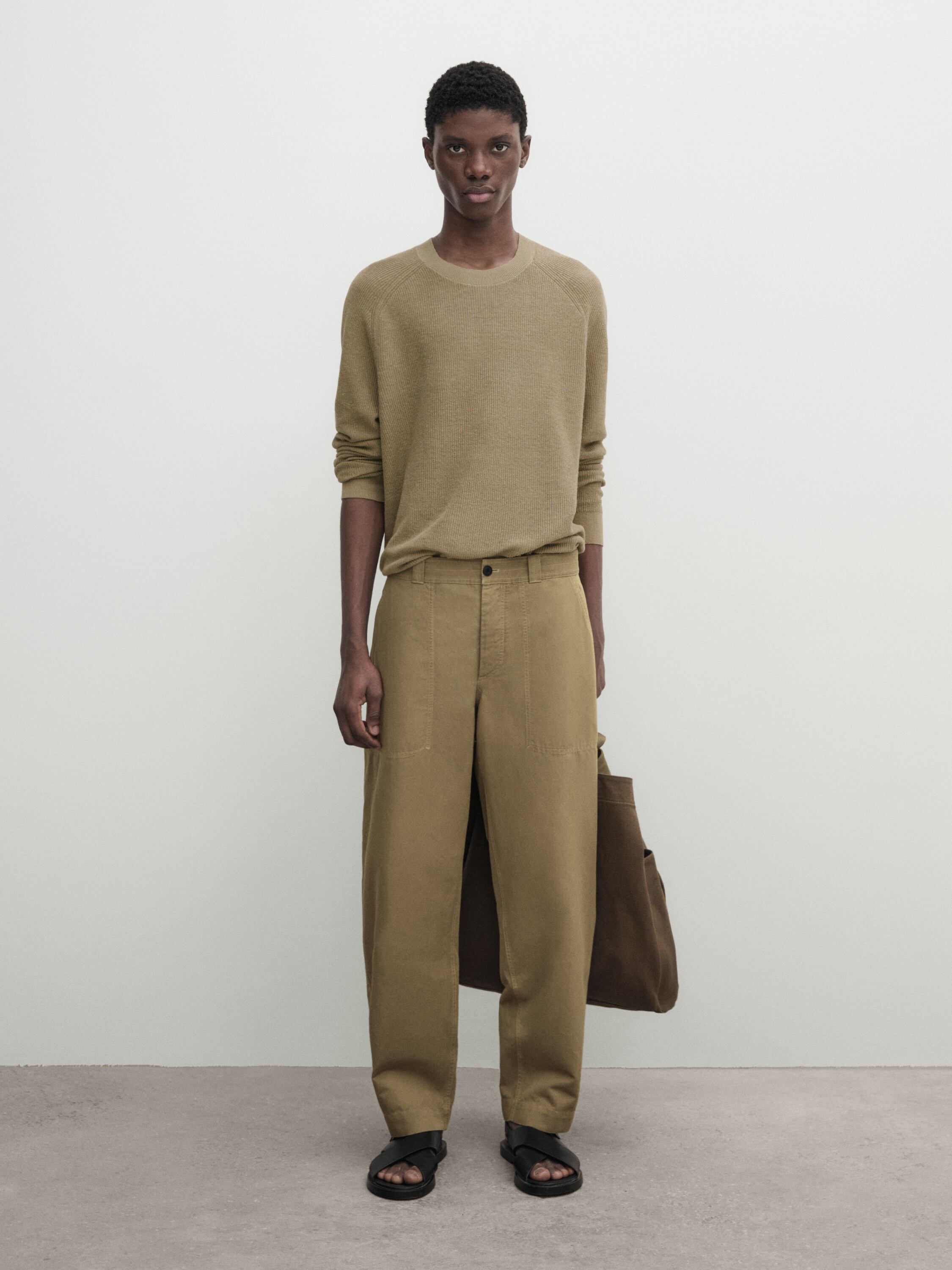 Relaxed fit trousers with cotton and linen