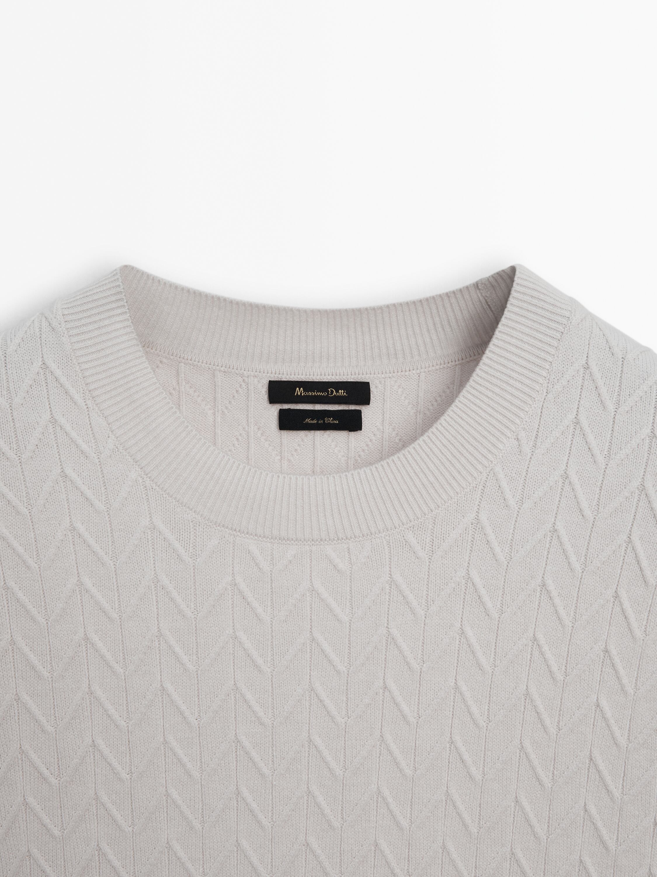 Crew neck zigzag knit sweater