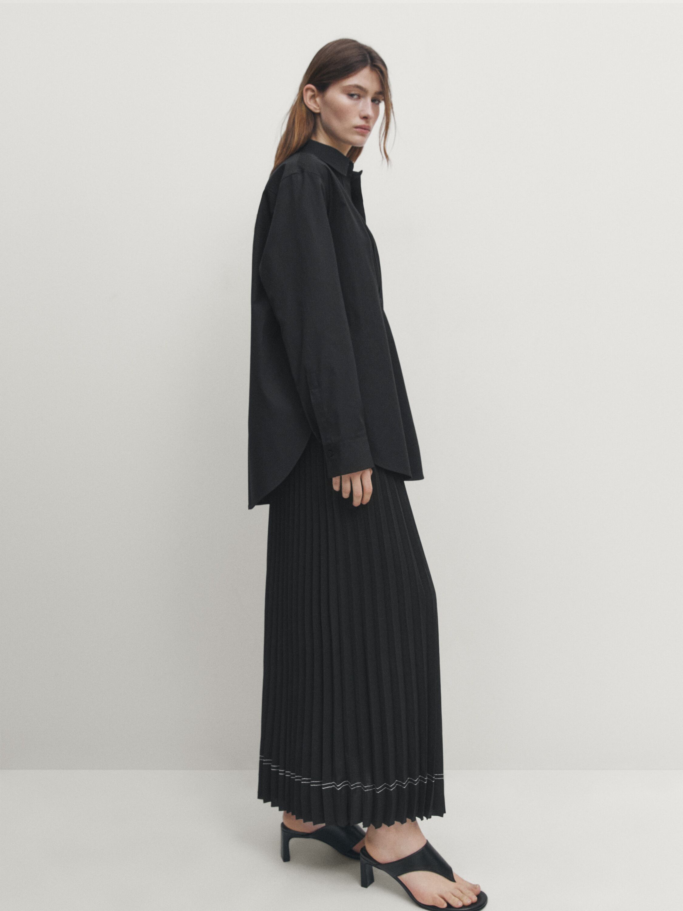 Pleated skirt with laces
