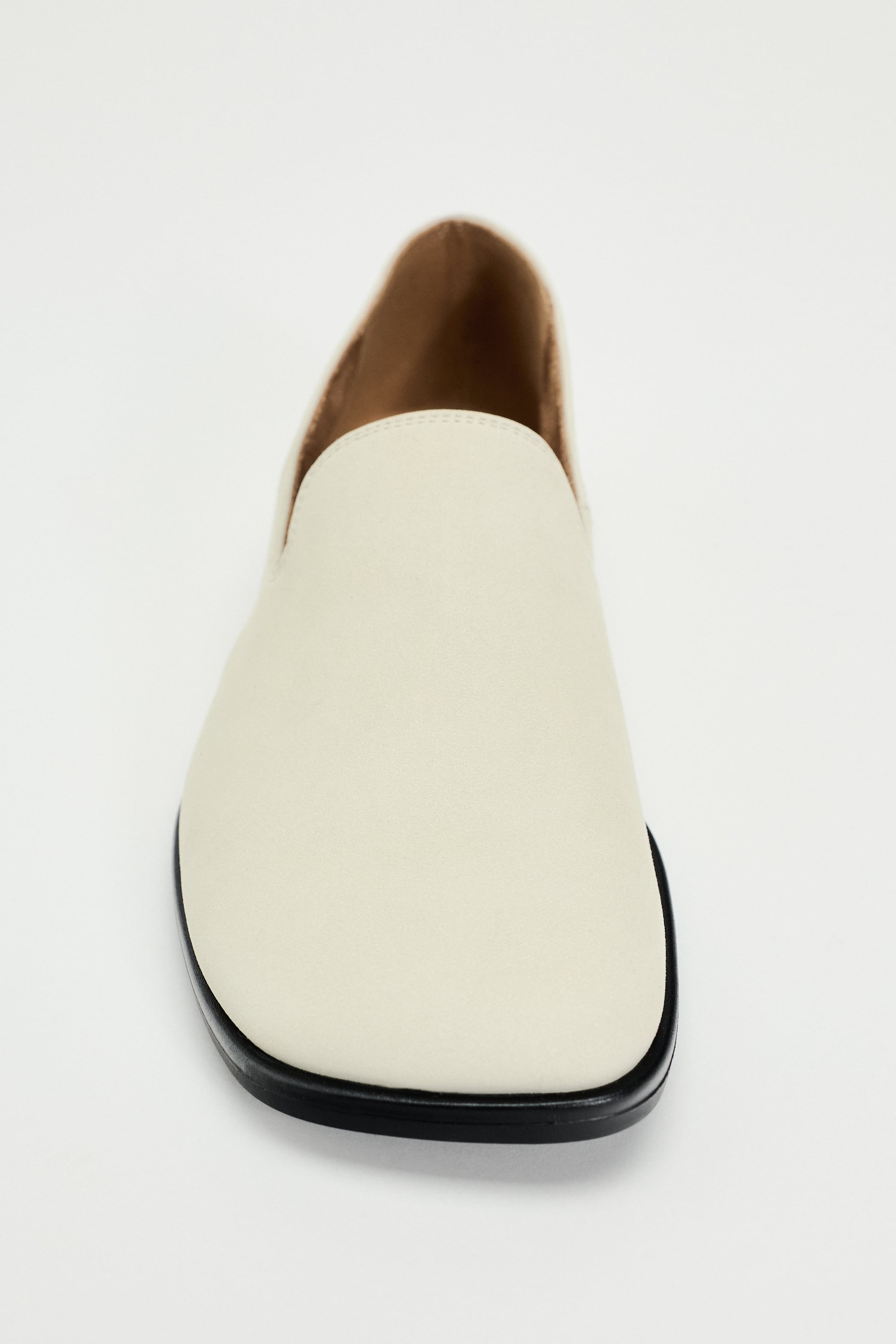 FLAT LEATHER SHOES