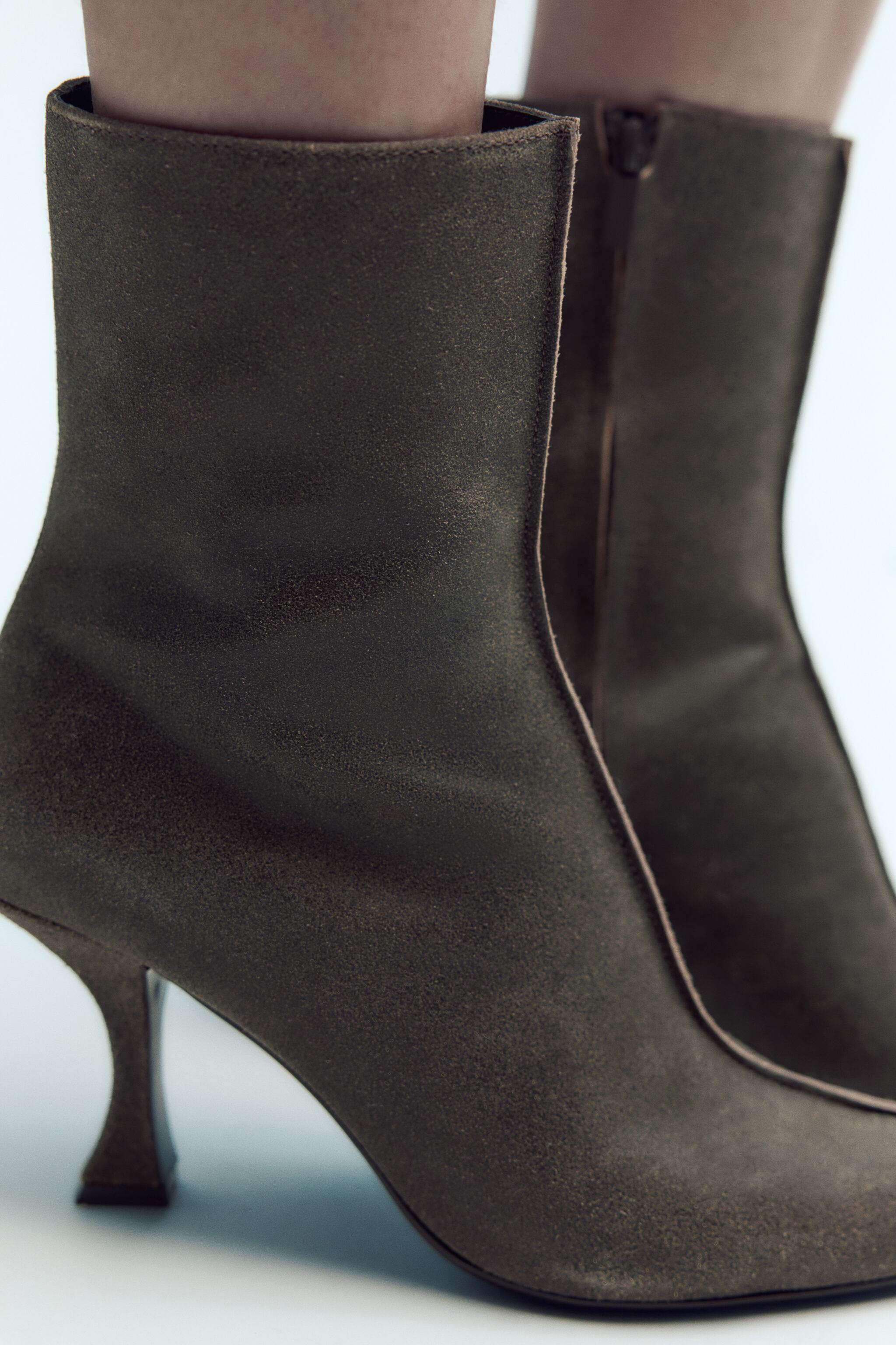 HEELED LEATHER ANKLE BOOTS