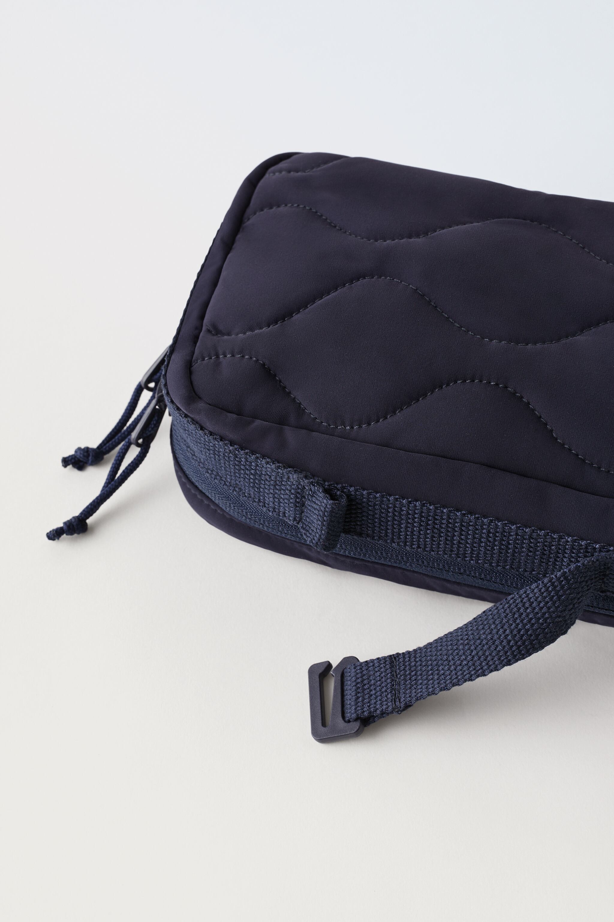 QUILTED TOILETRY BAG