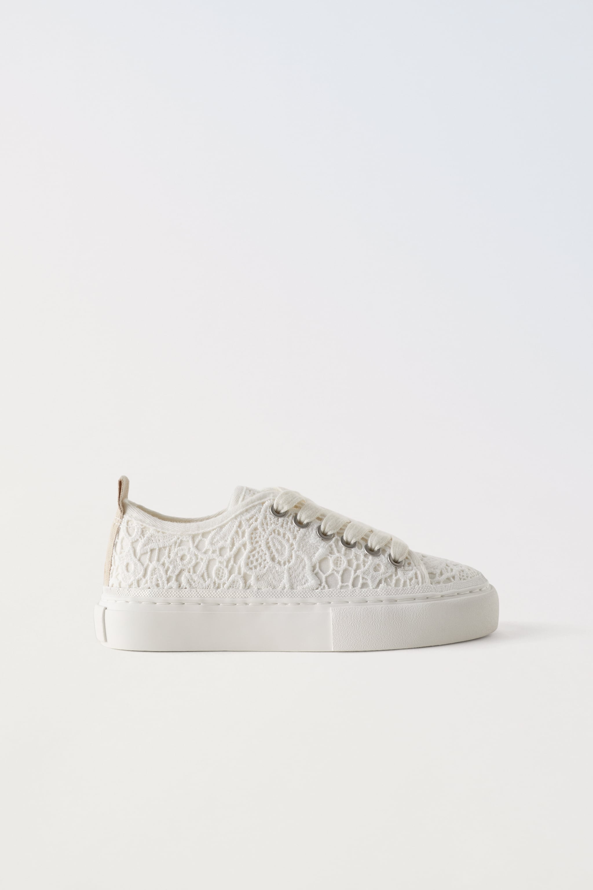 LACE SNEAKERS