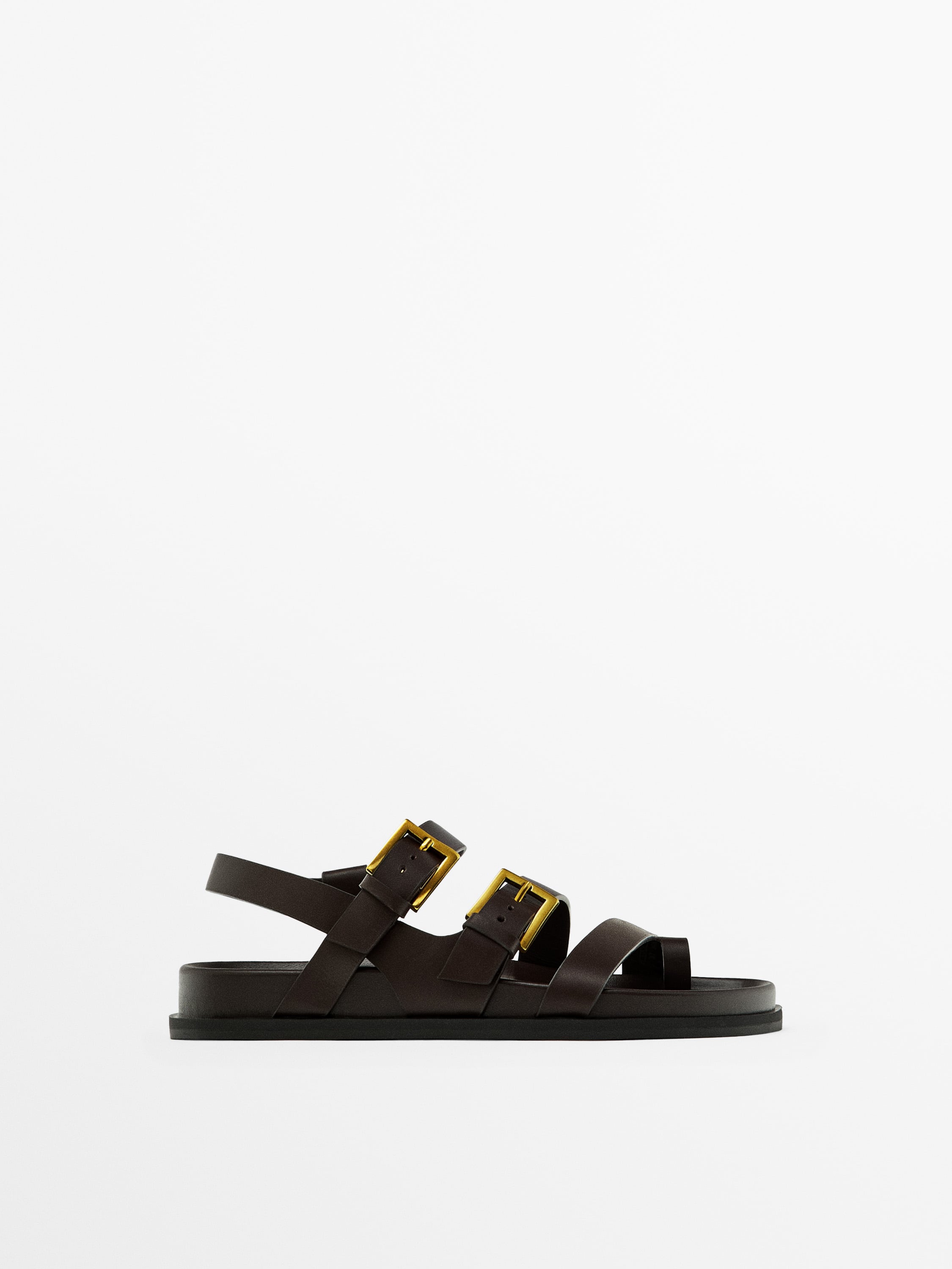 Flat sandals with buckles