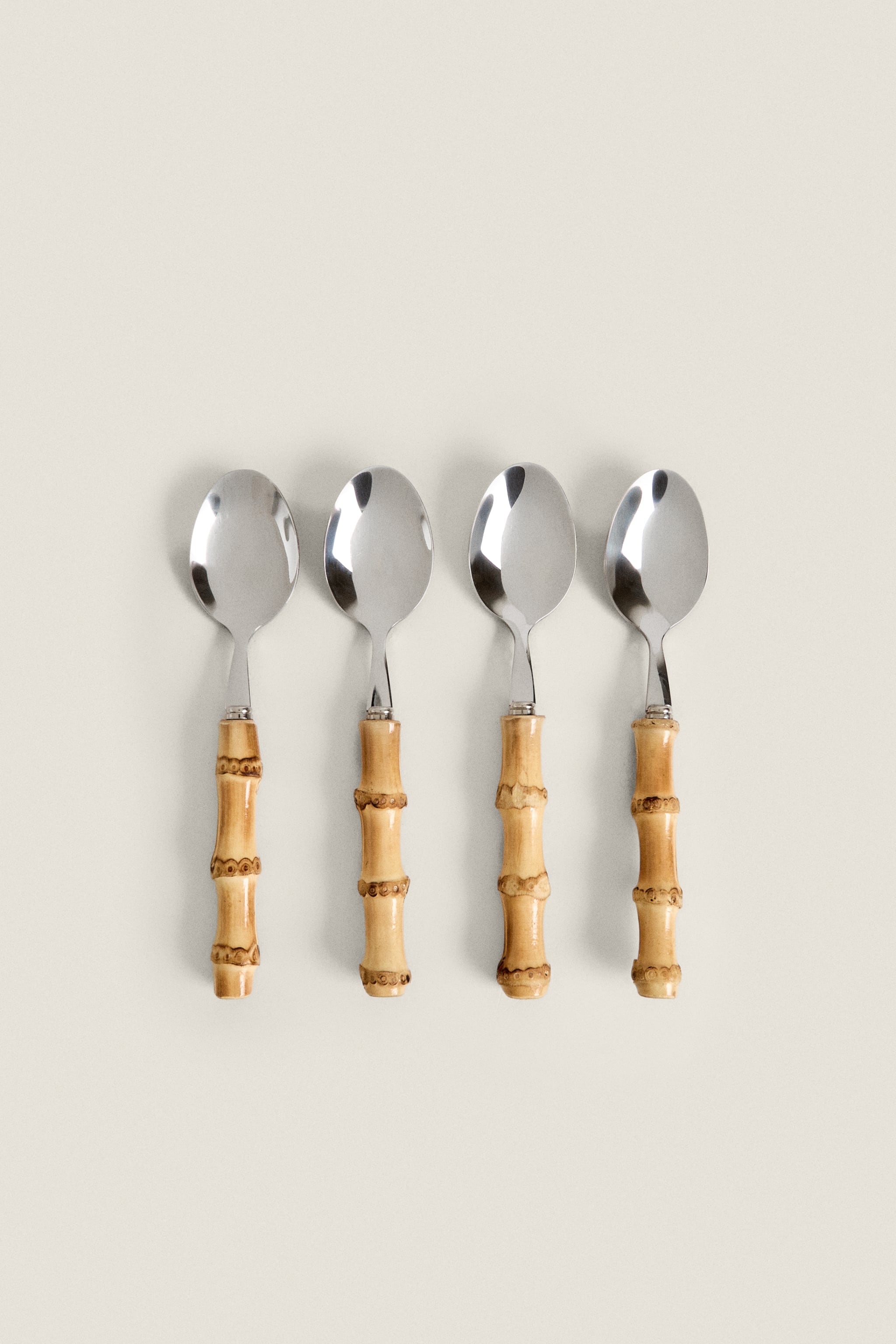 BOX OF 4 DESSERT SPOONS WITH BAMBOO HANDLE