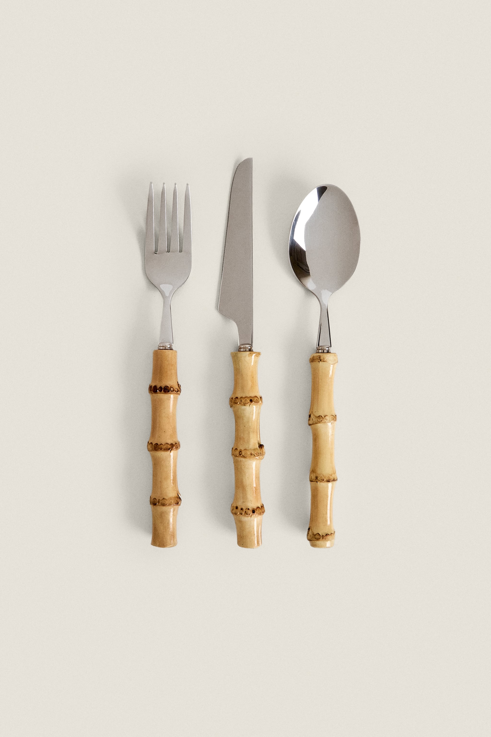 FLATWARE SET WITH BAMBOO HANDLE