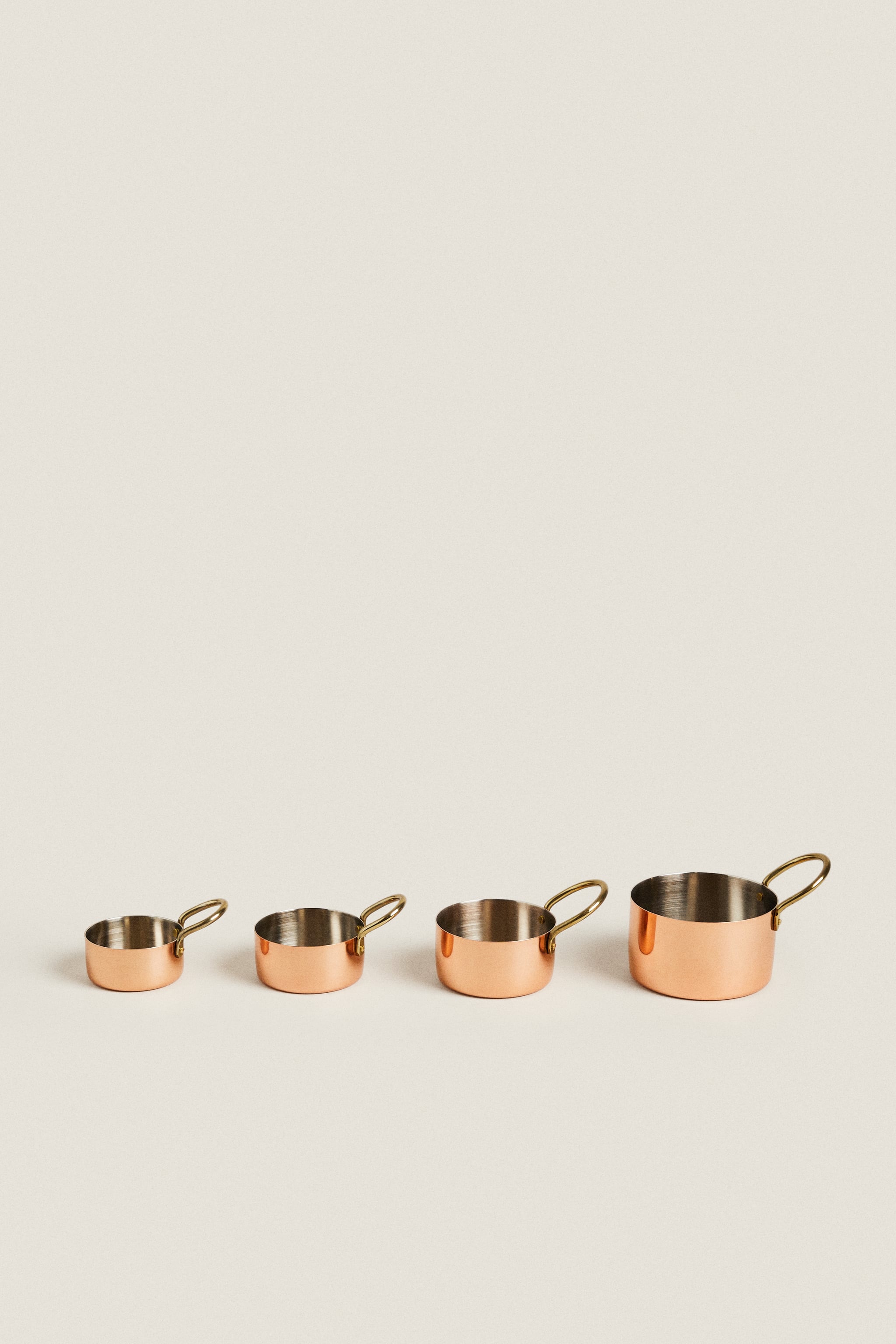 SET OF 4 MEASURING CUPS