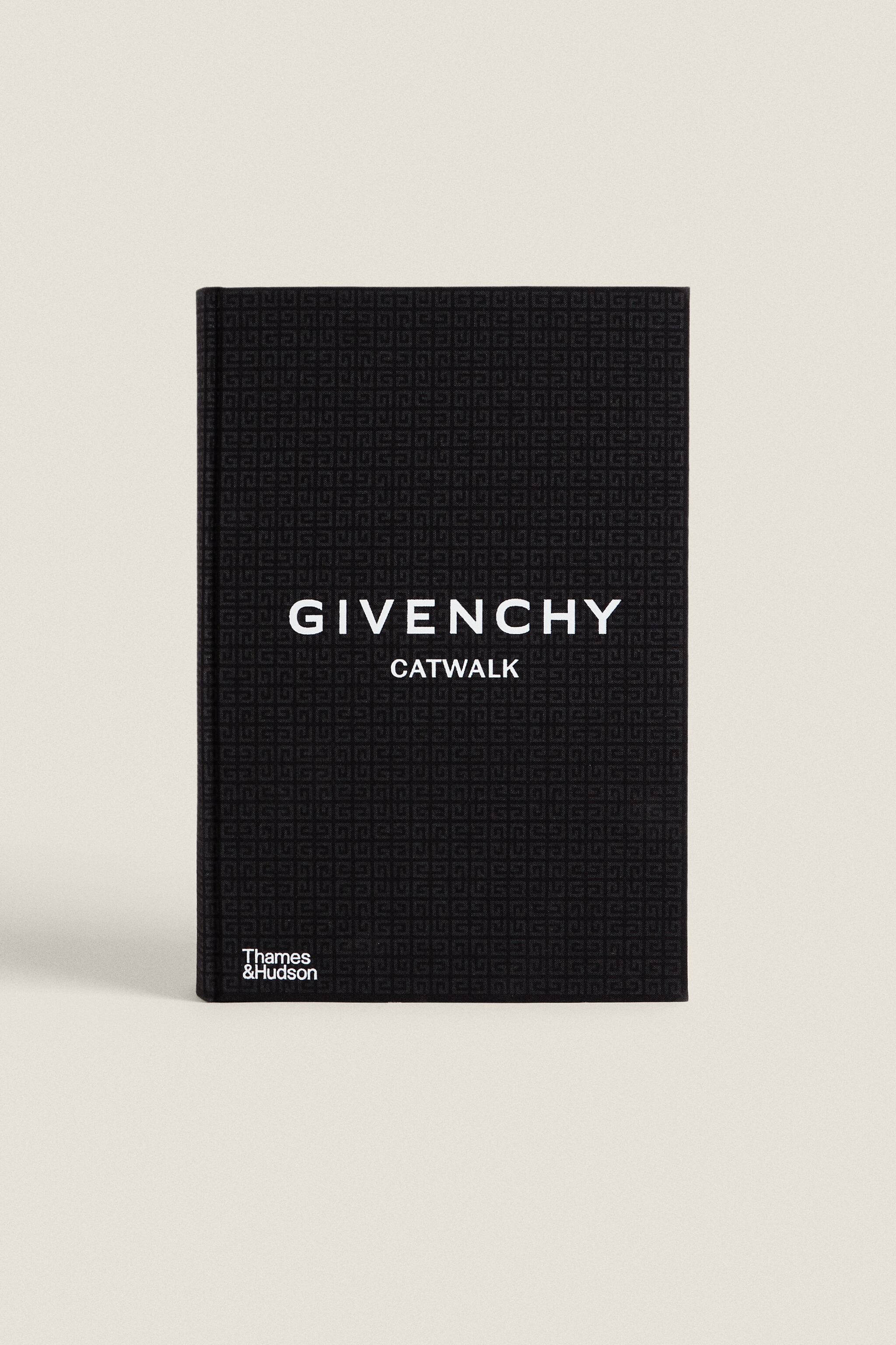 GIVENCHY CATWALK BOOK