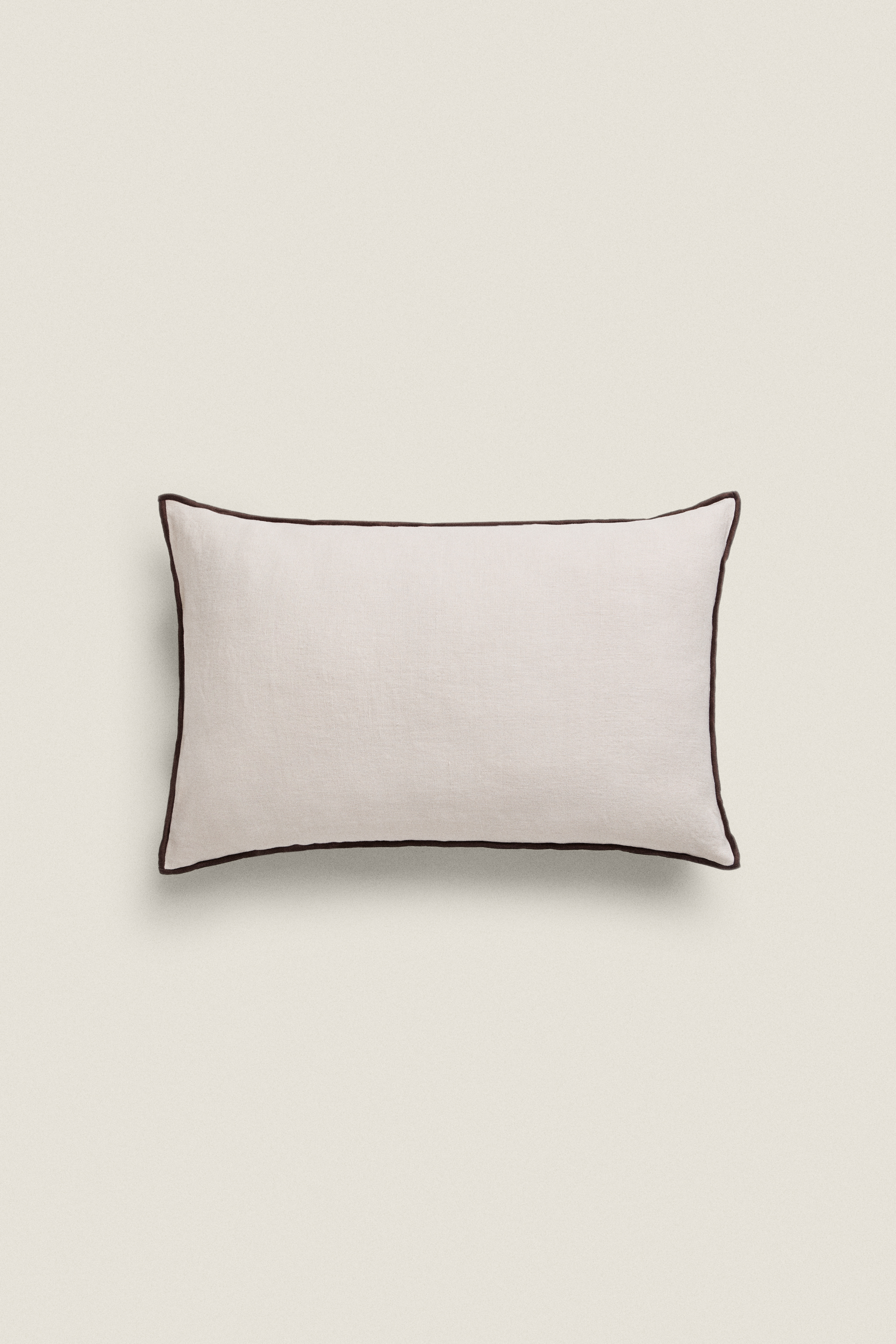 THROW PILLOW COVER WITH OVERLOCK