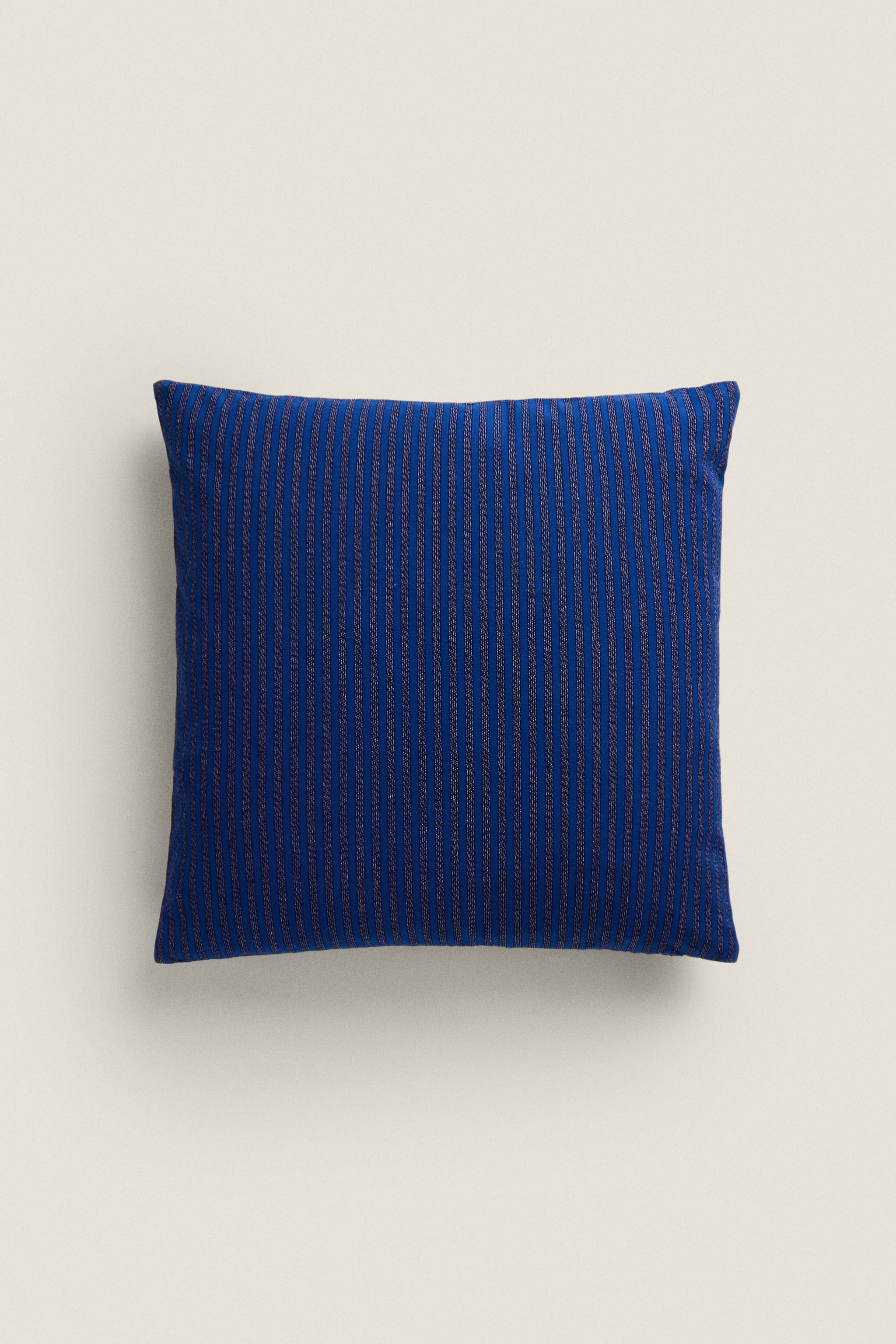 THROW PILLOW COVER WITH VERTICAL STRIPES