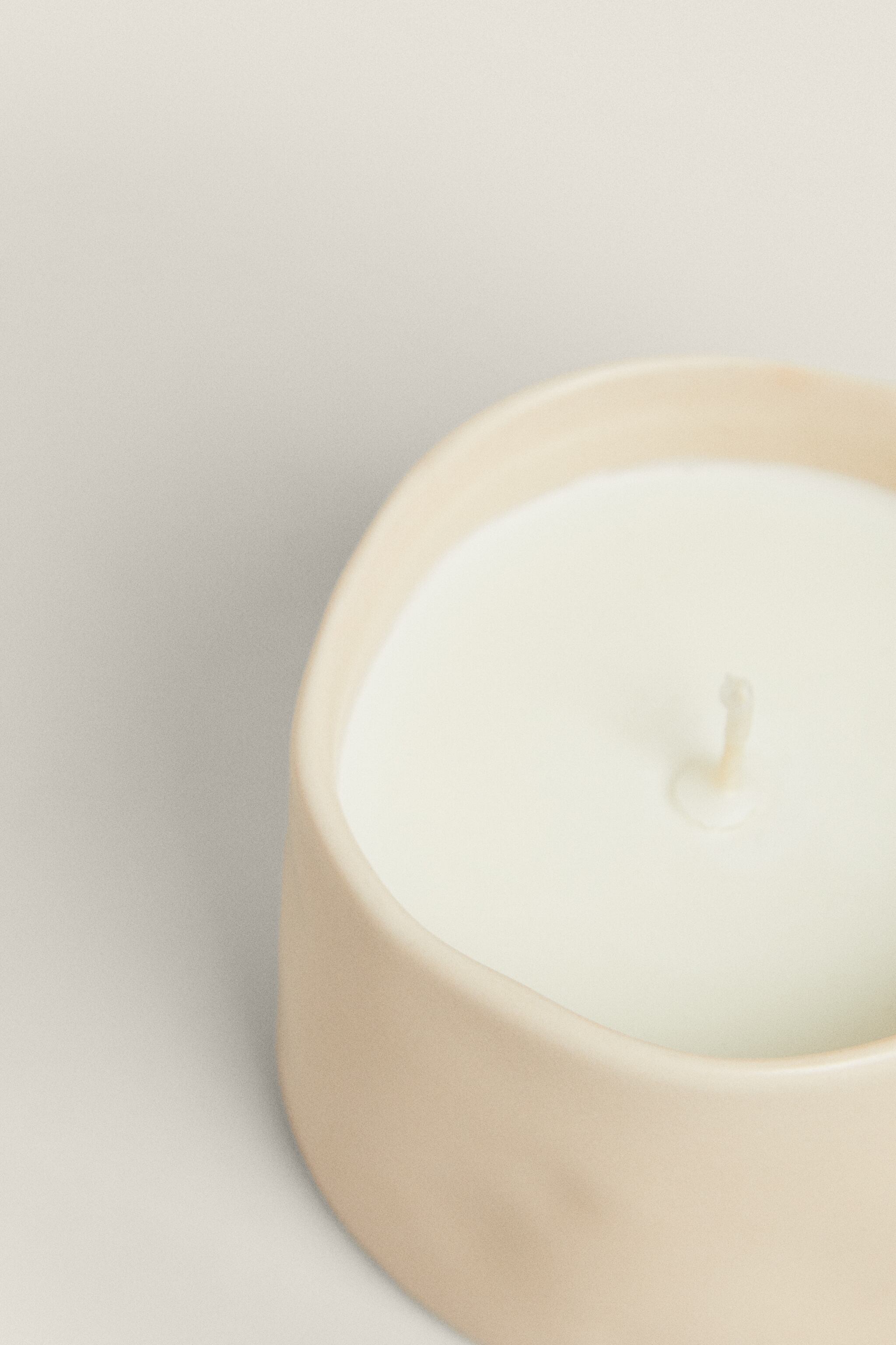 G) FLORAL TONKA SCENTED CANDLE