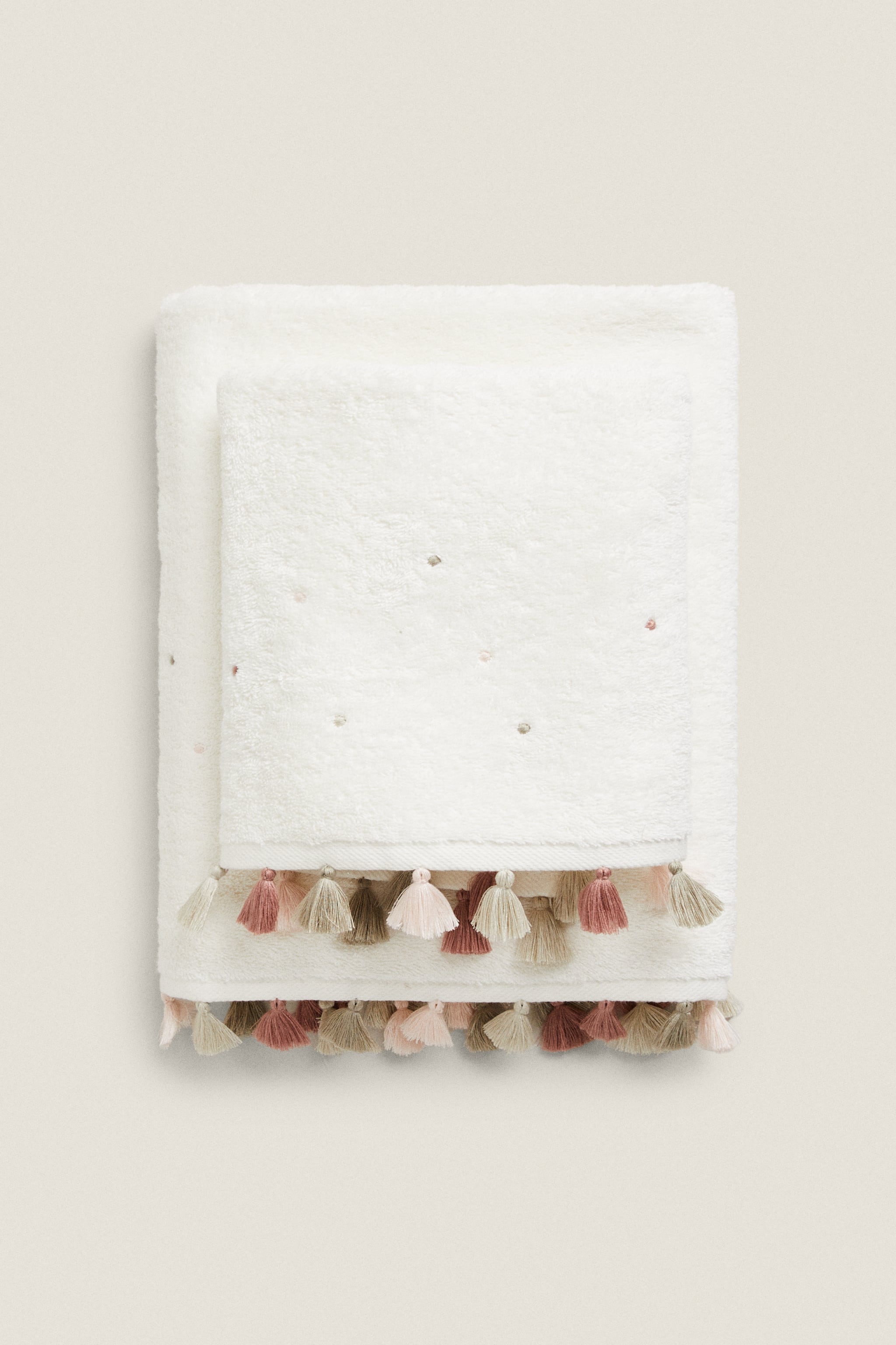 CHILDREN'S TOWEL WITH EMBROIDERY AND POMPOMS