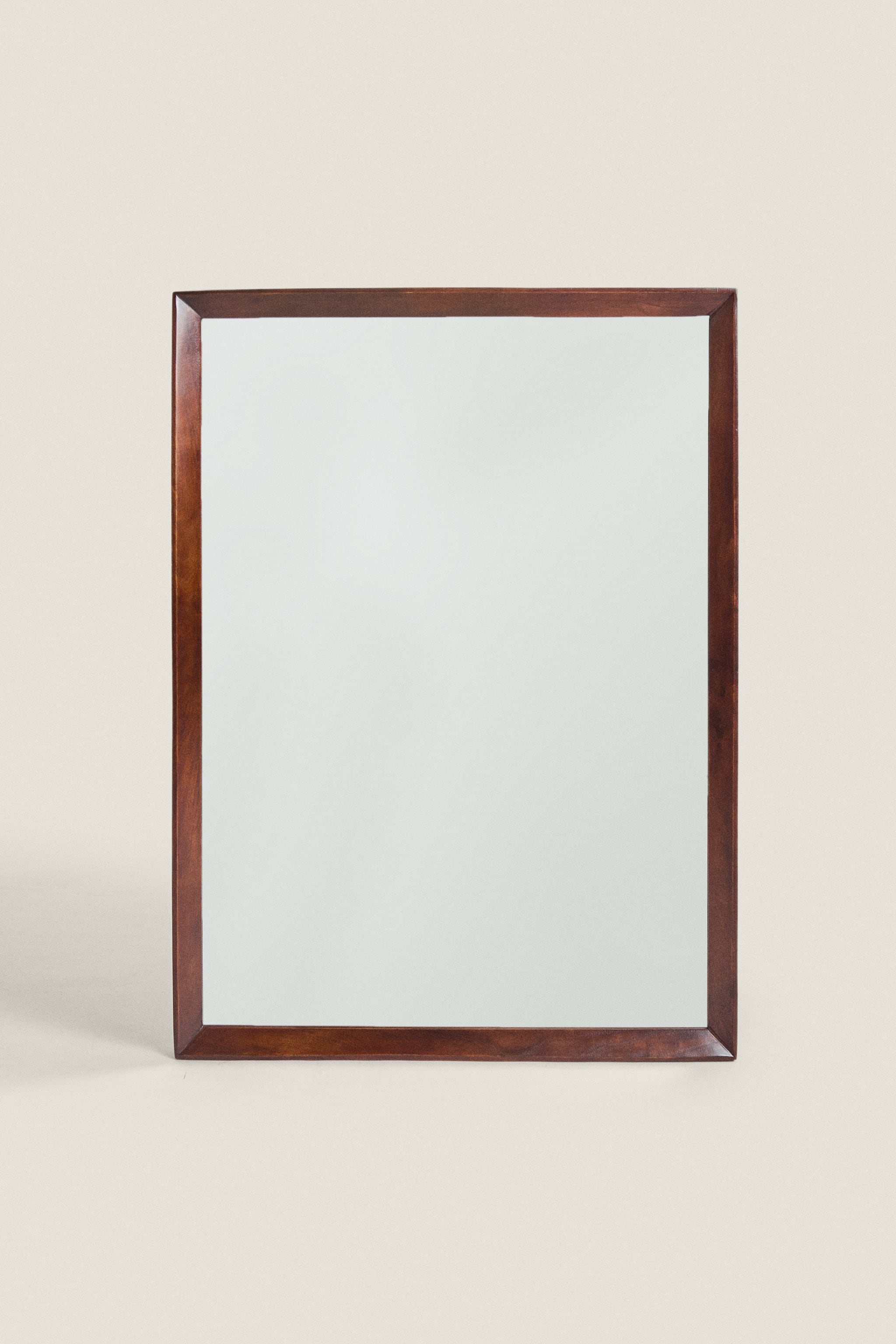 RECTANGULAR WALL MIRROR WITH WOODEN FRAME