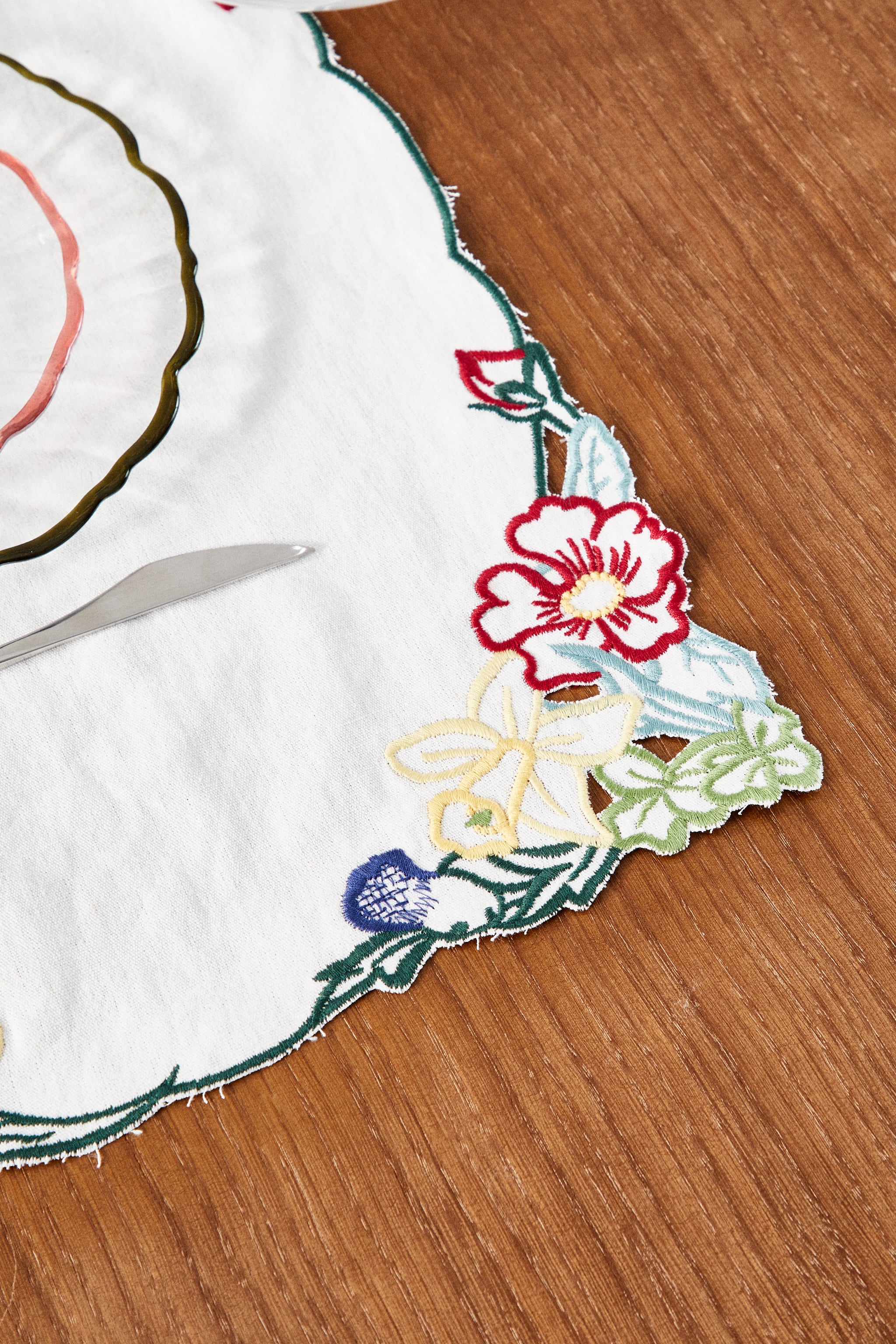 EMBROIDERED COTTON LINEN PLACEMAT