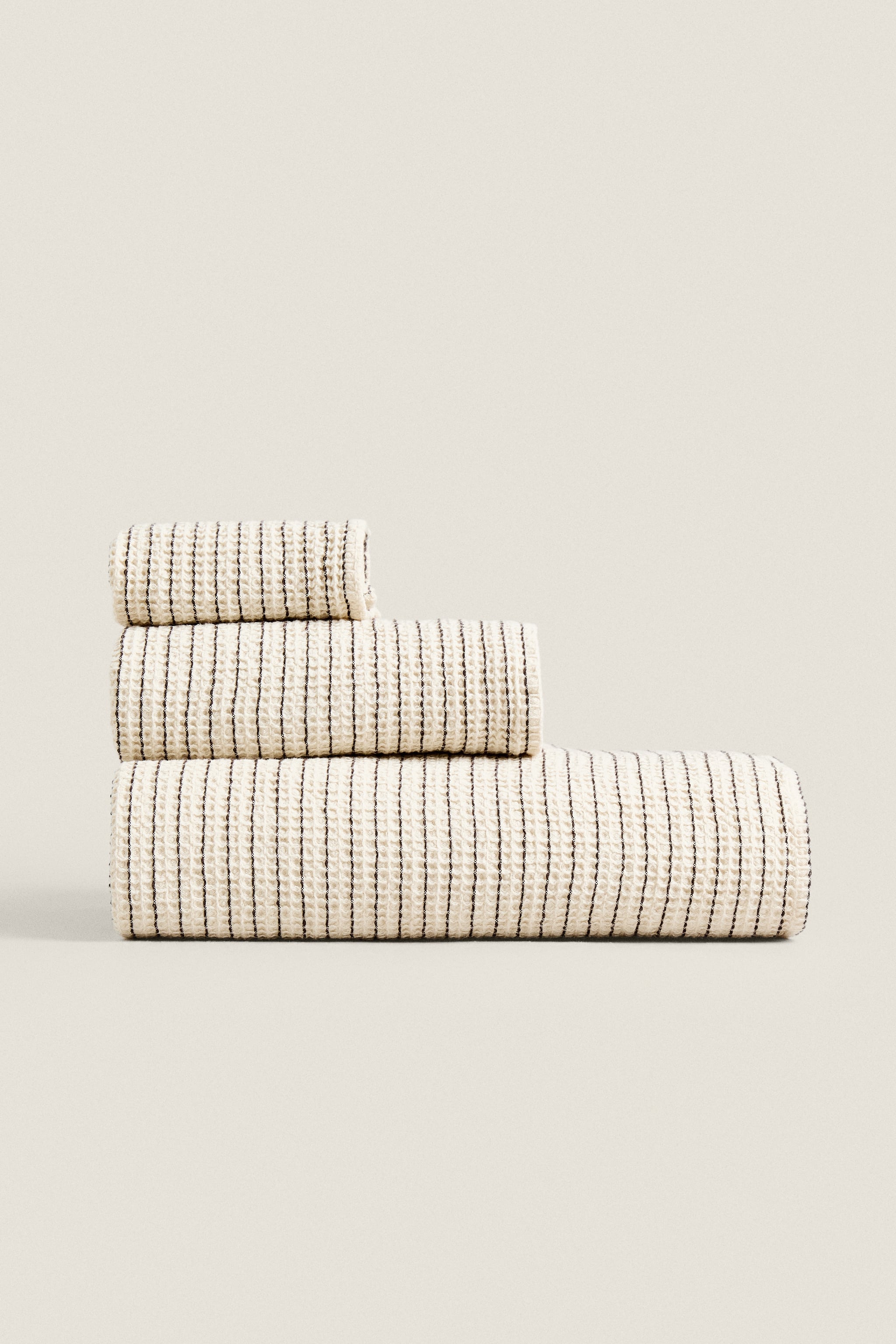 STRIPED WAFFLE-TEXTURE TOWEL