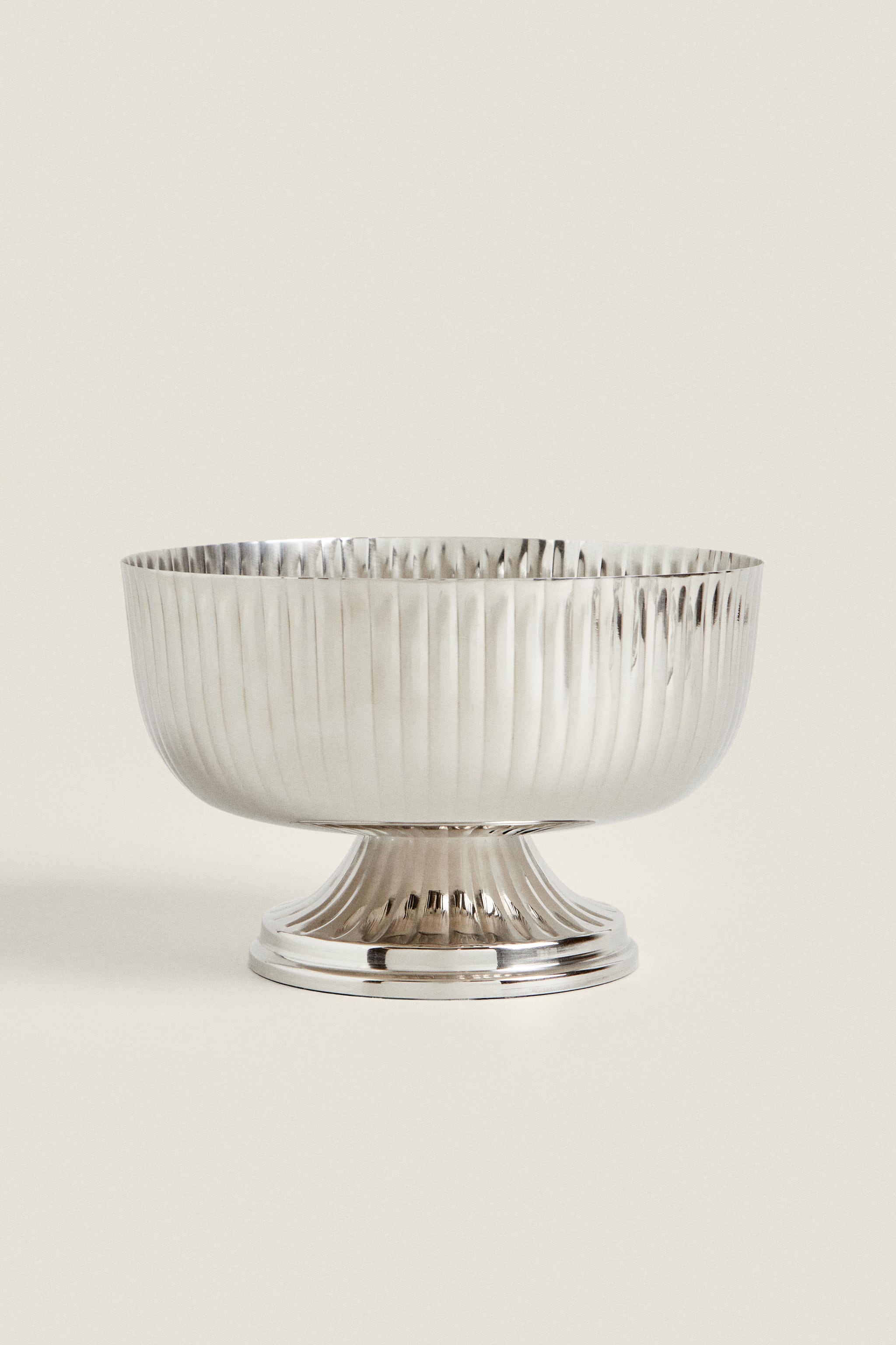 TALL SERVING DISH WITH TRIM DETAIL