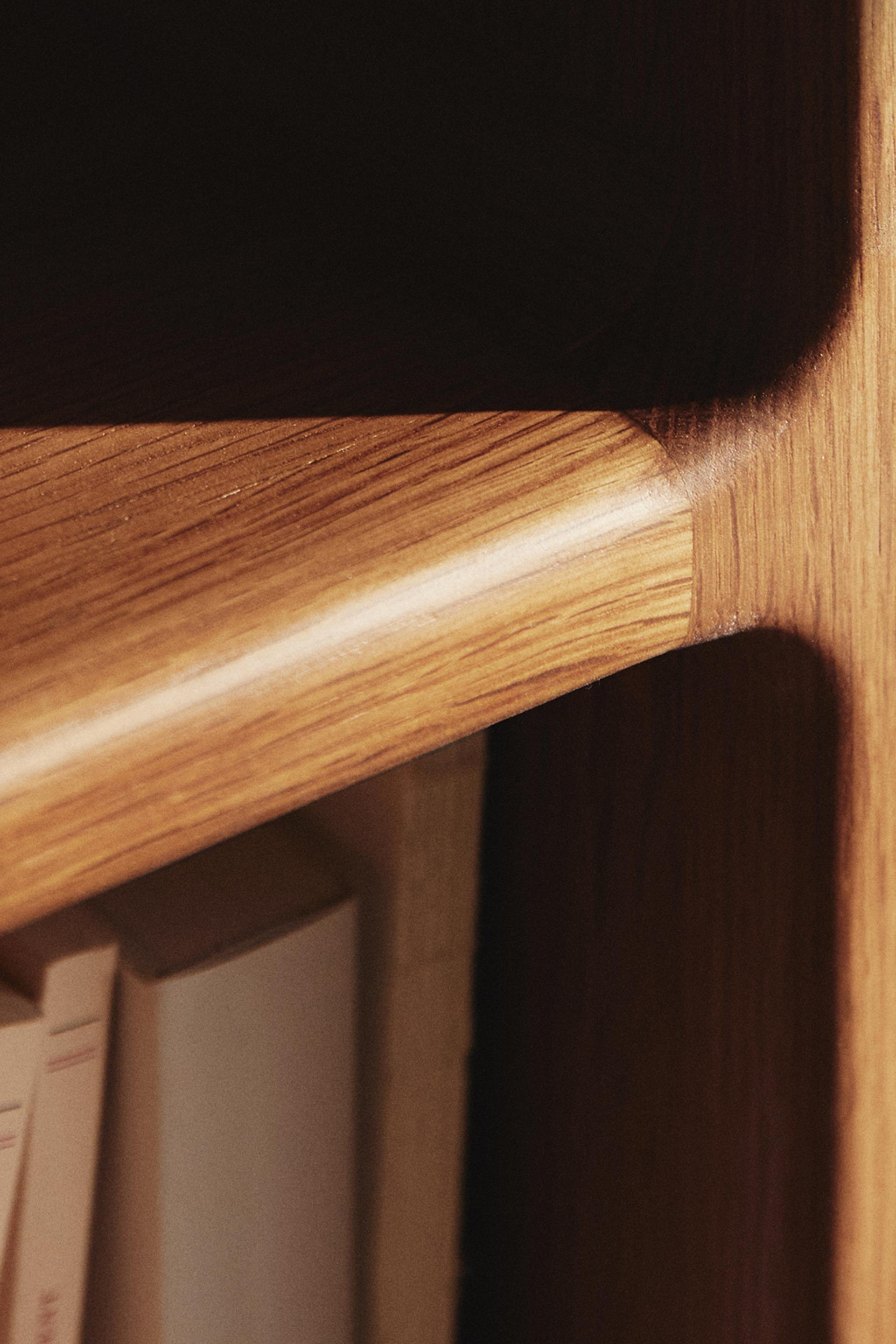 Maximizing Space: Organizing Your Honey Oak Bookshelf Effectively Maximizing Space: Organizing Your Honey Oak Bookshelf Effectively