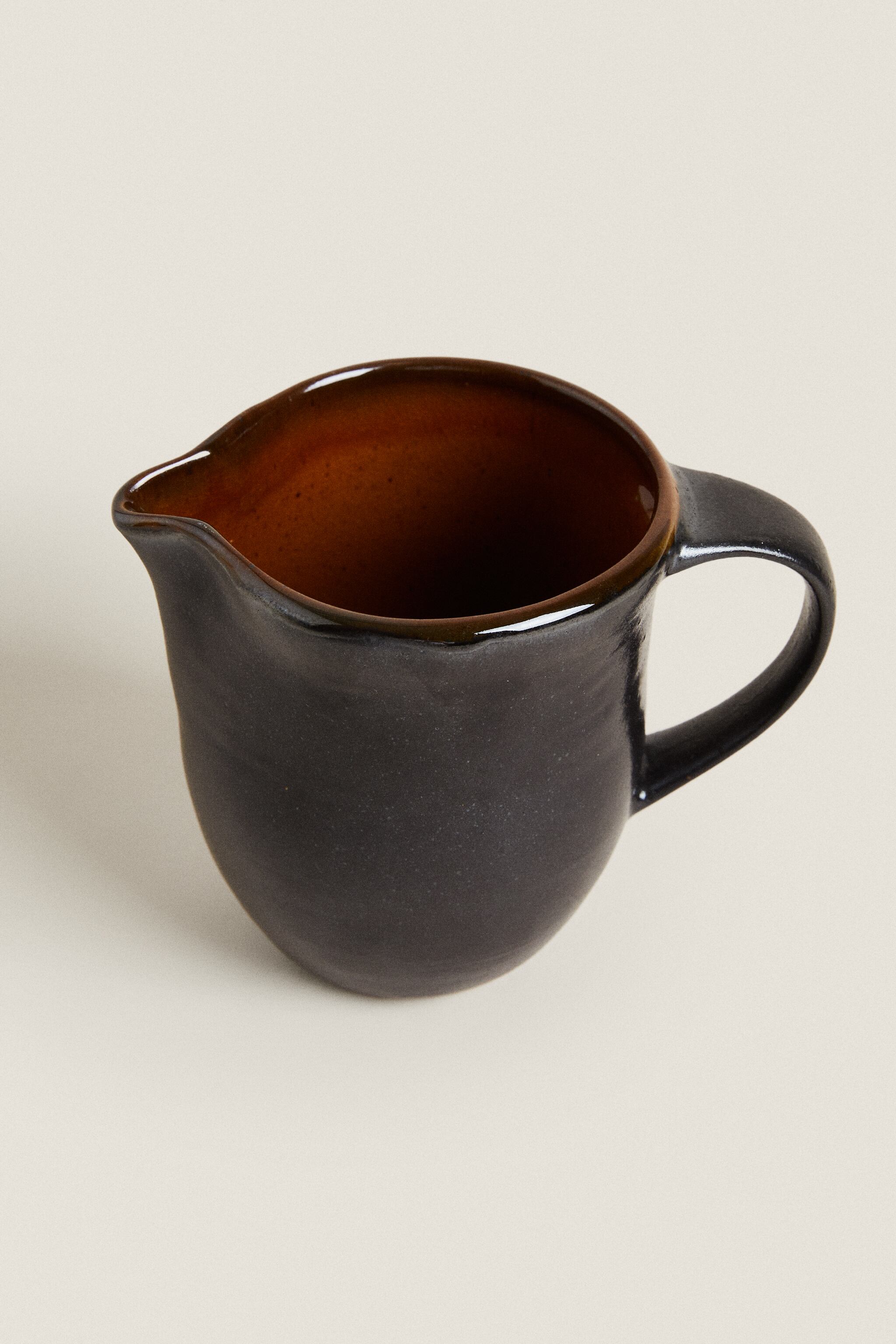 STONEWARE PITCHER WITH HANDLE