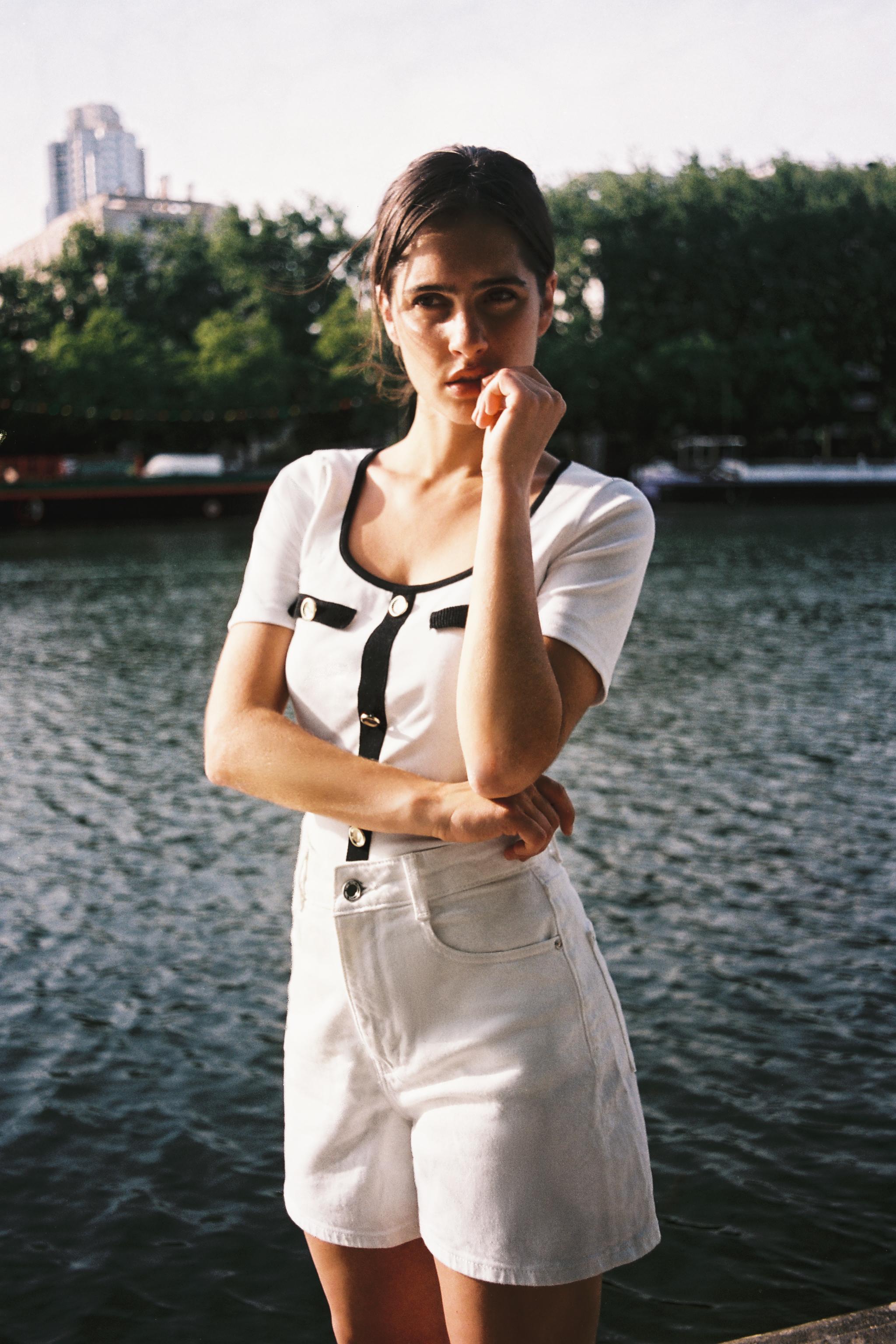 CONTRAST TRIM T-SHIRT