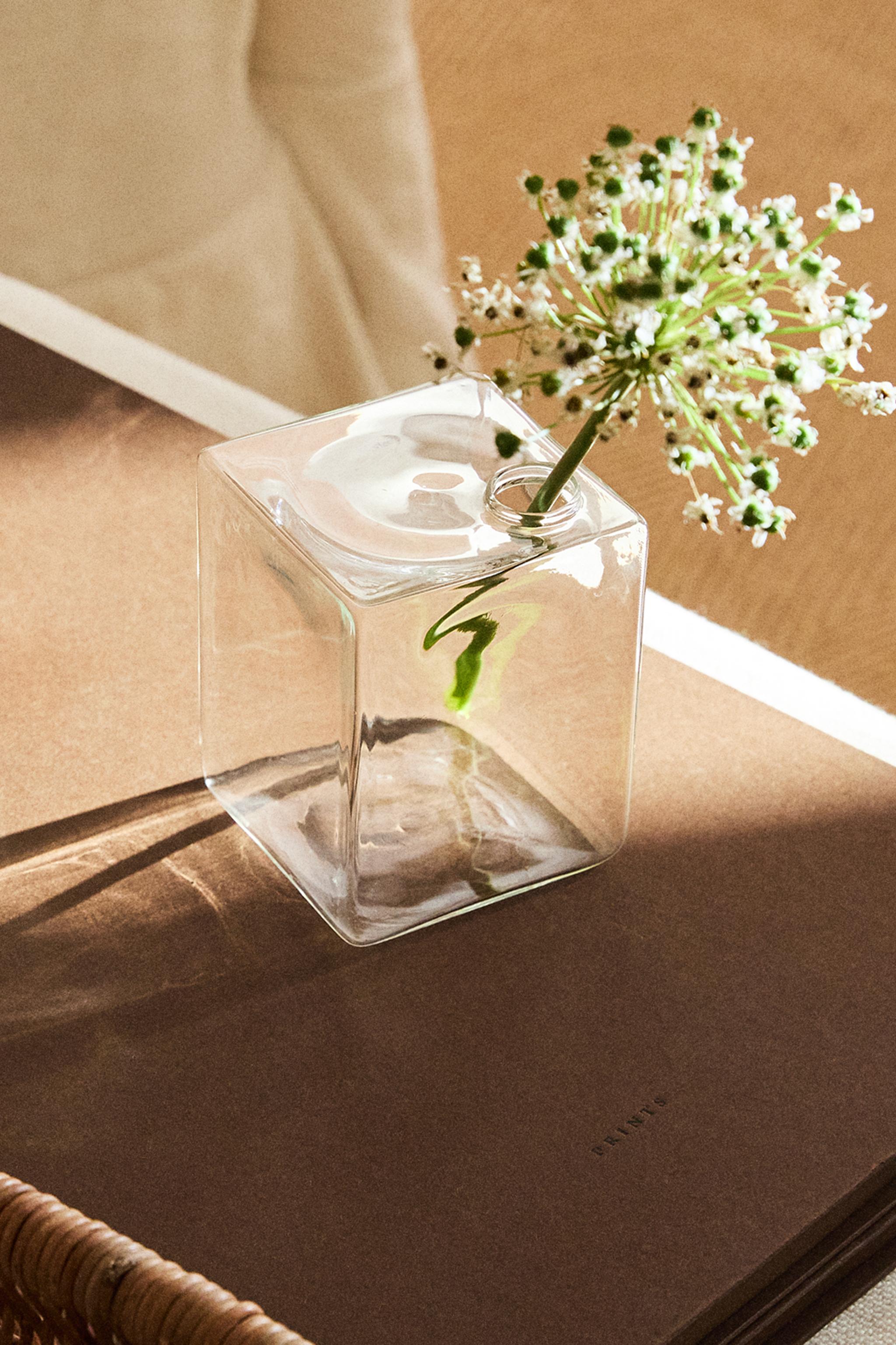 SQUARE GLASS VASE