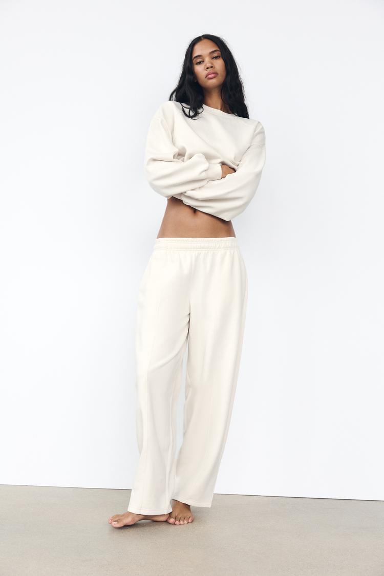 BASIC PLUSH SWEATSHIRT