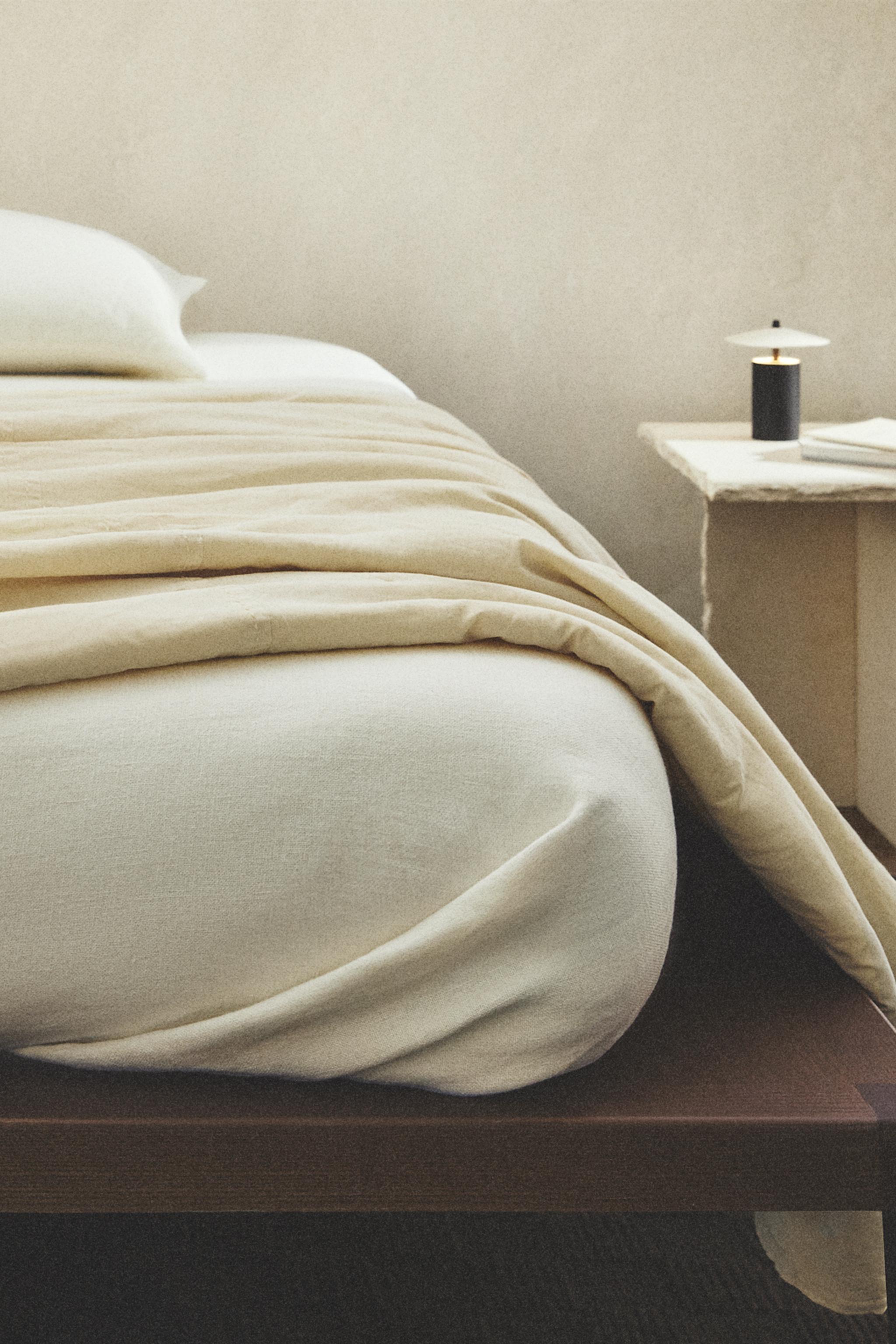 FADED-EFFECT LINEN QUILT