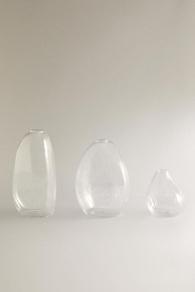 SMALL IRREGULAR GLASS VASE - Zara product image
